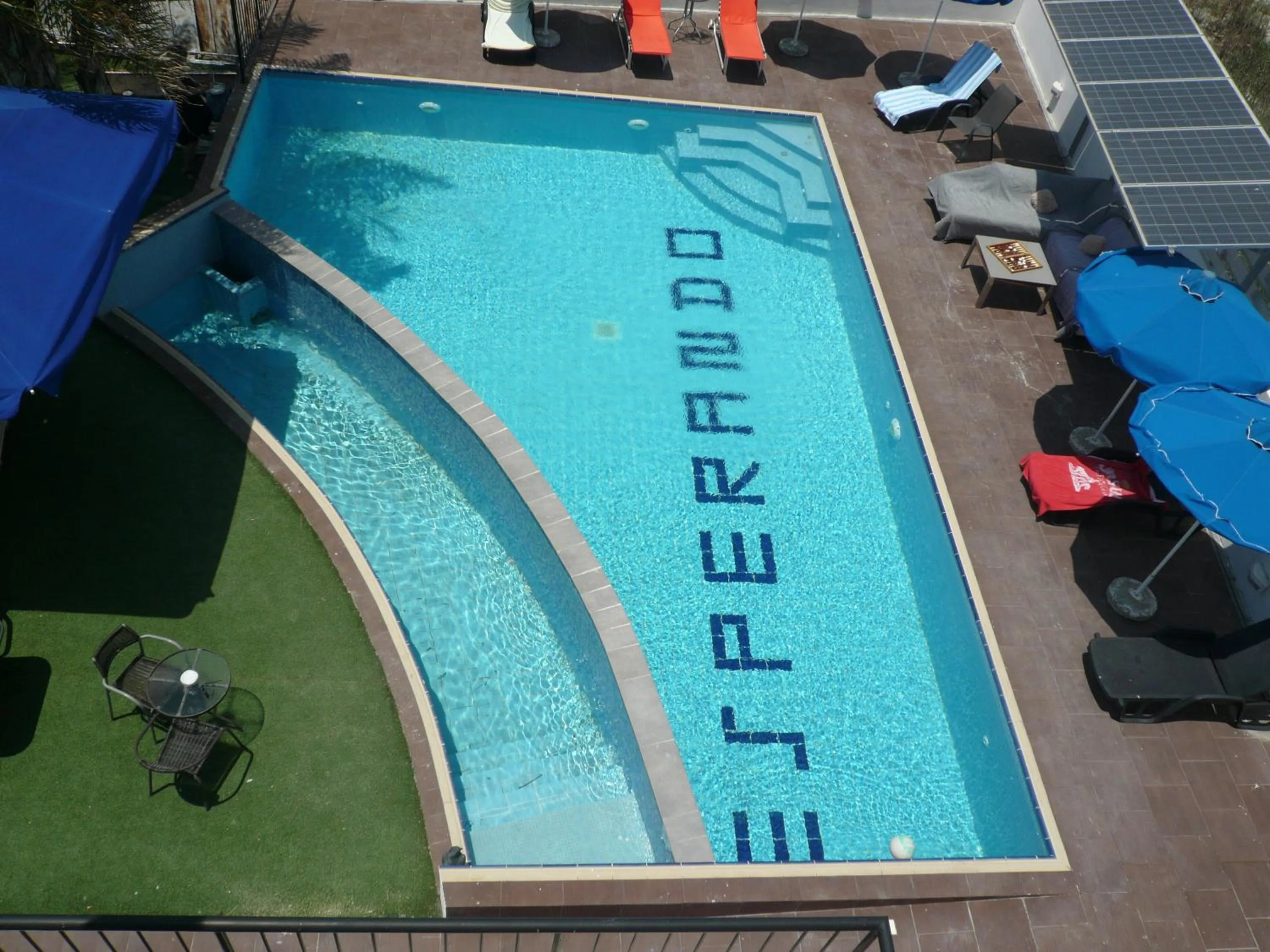 Swimming pool in Esperando