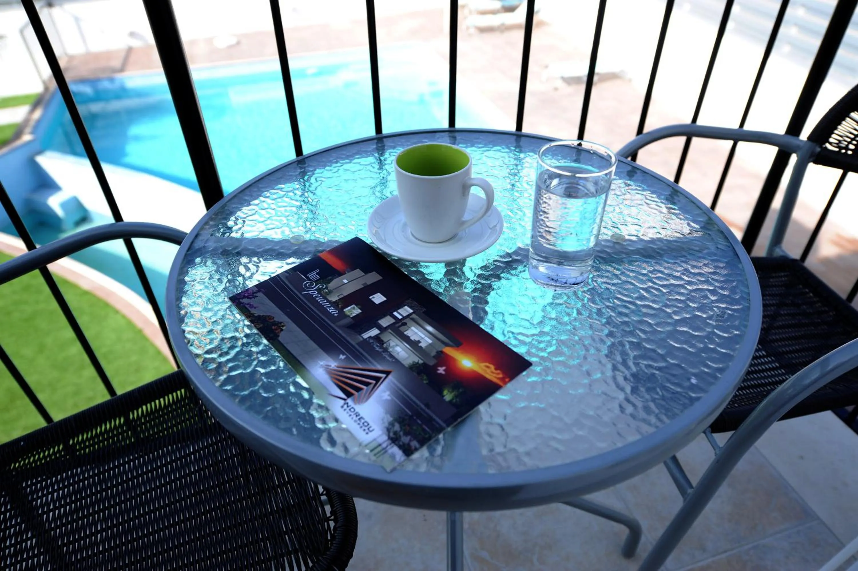 Pool view in Esperando