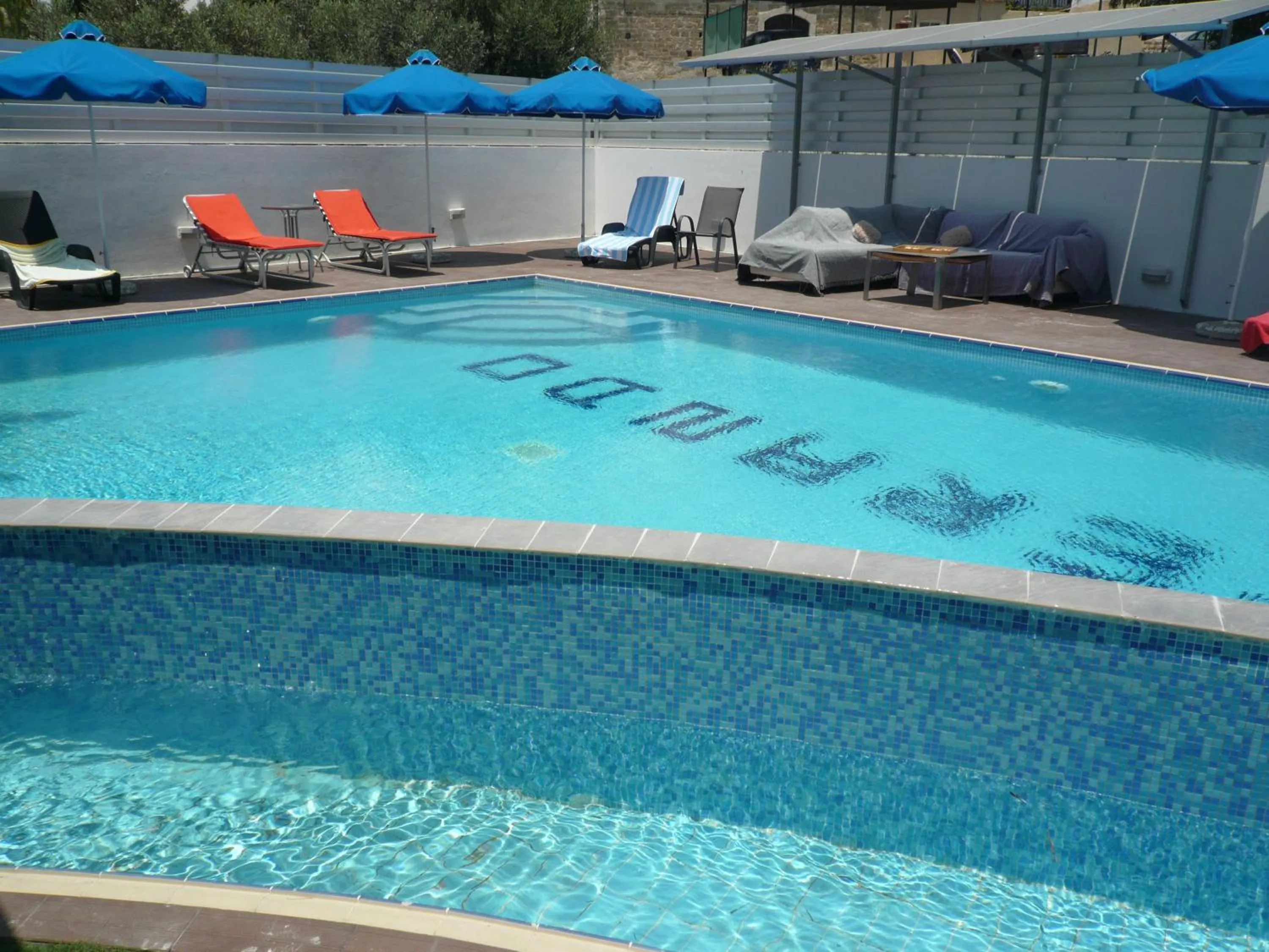 Swimming pool in Esperando