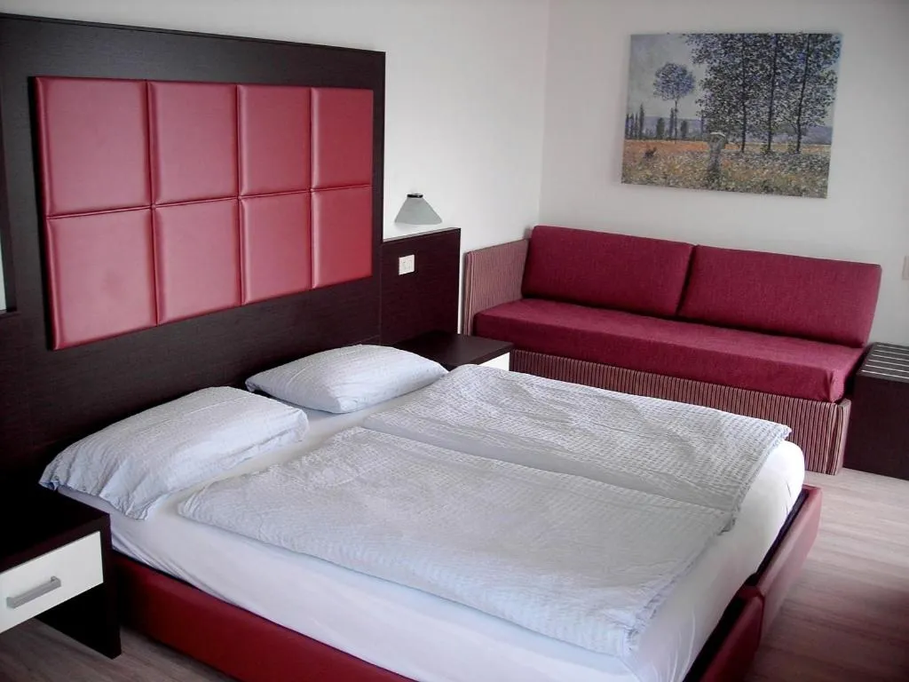 Photo of the whole room, Bed in Hotel Villa Carmen