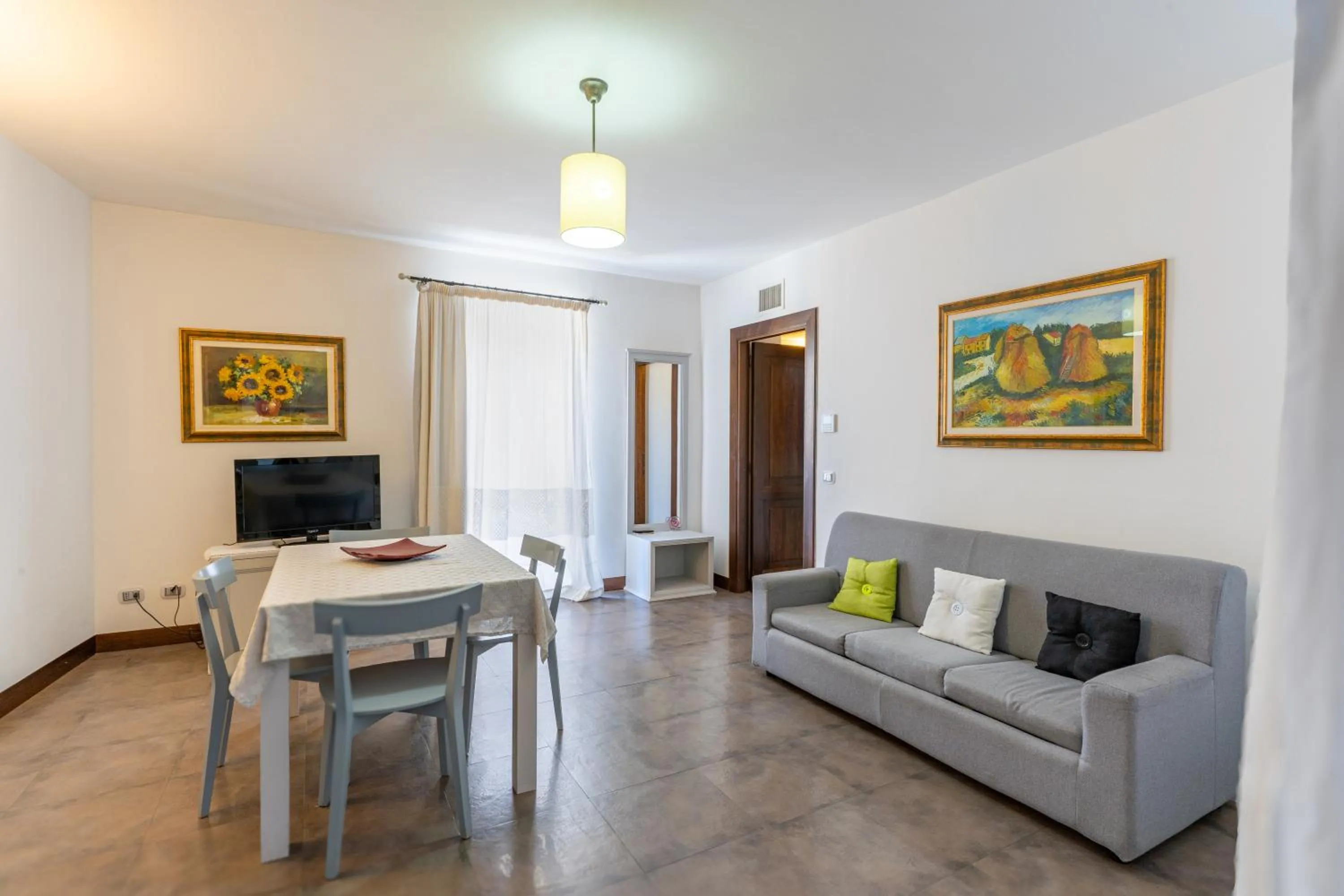 TV and multimedia in Albergo Residenziale La Corte