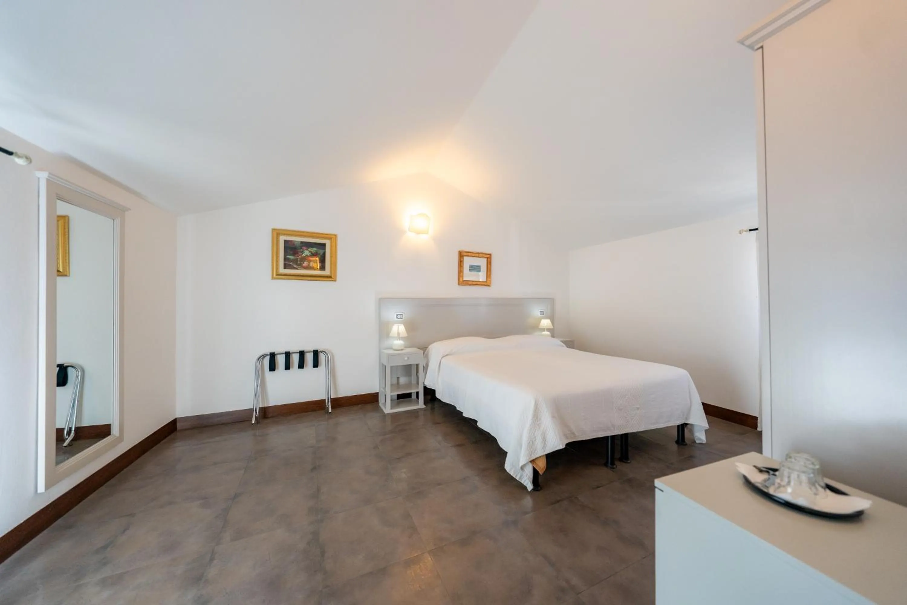 Bed in Albergo Residenziale La Corte