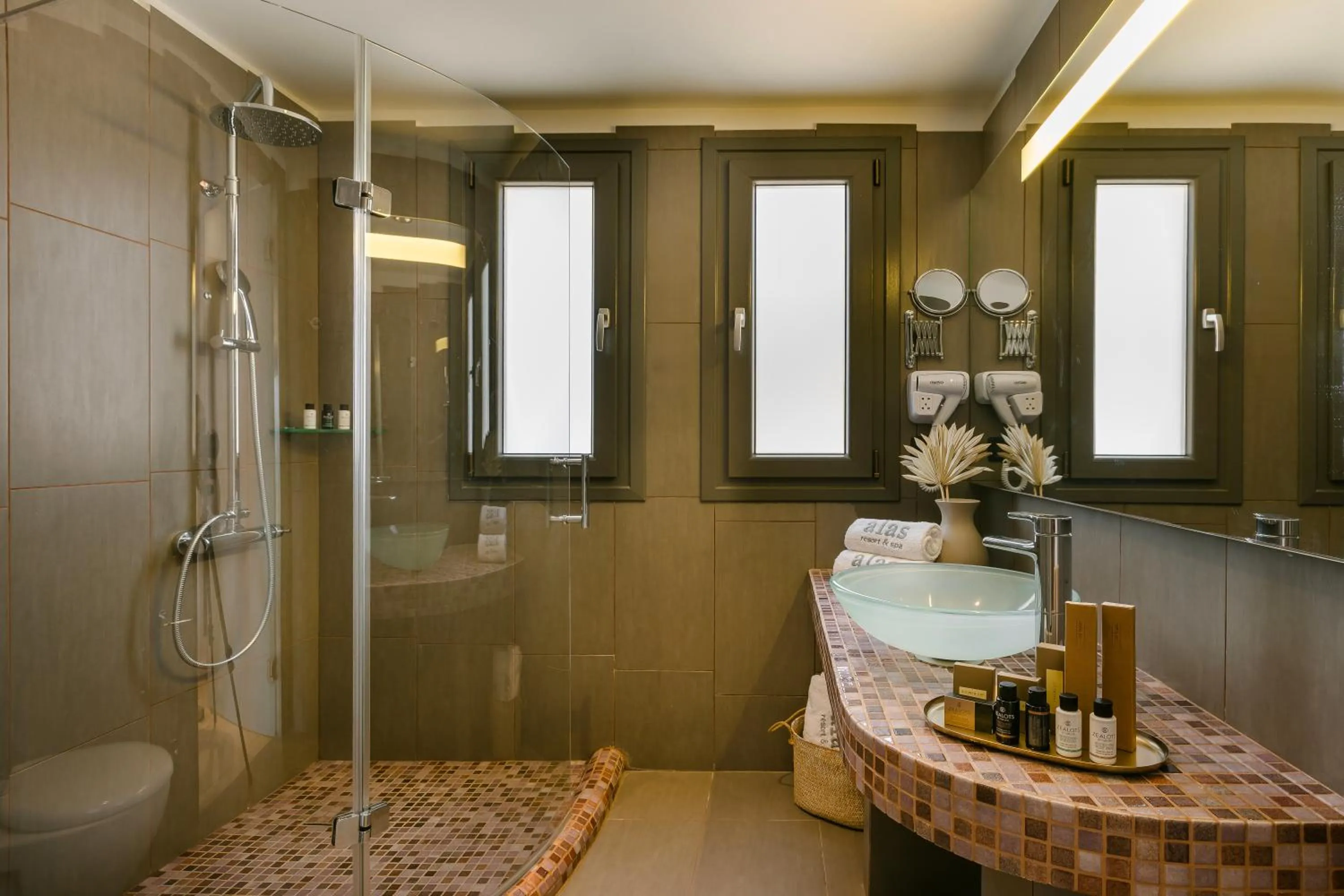 Shower in Alas Resort & Spa