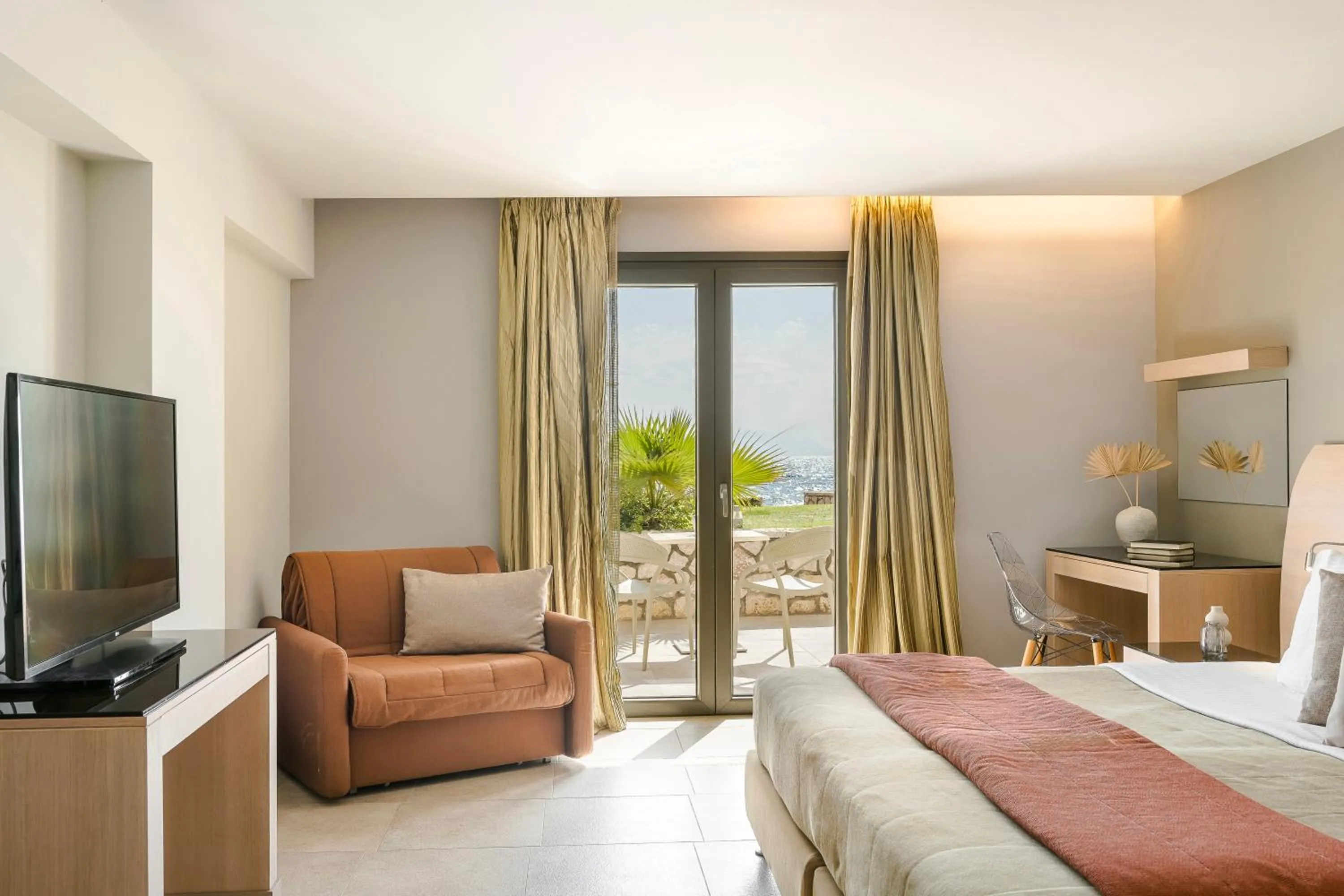 Bed in Alas Resort & Spa