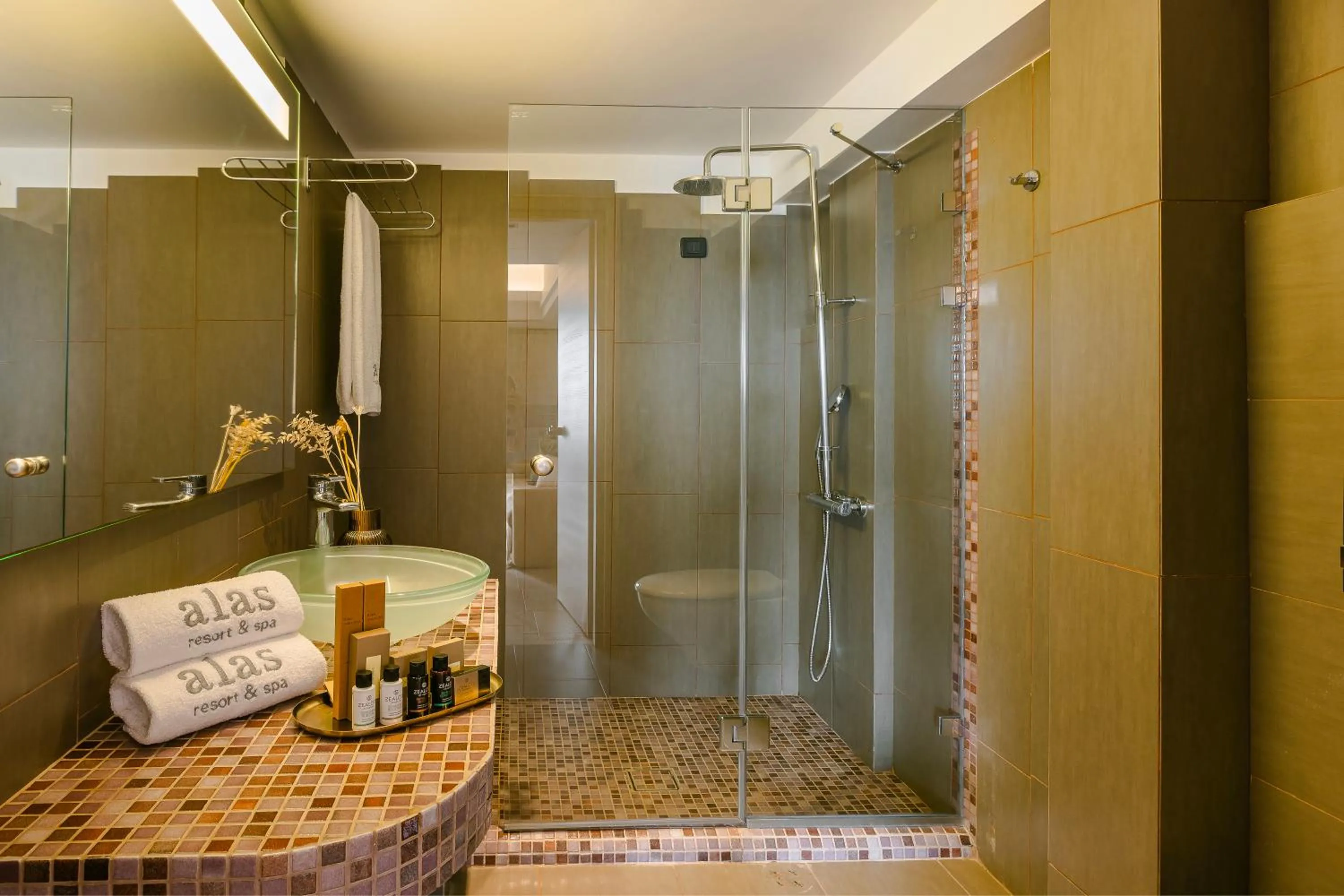 Shower in Alas Resort & Spa