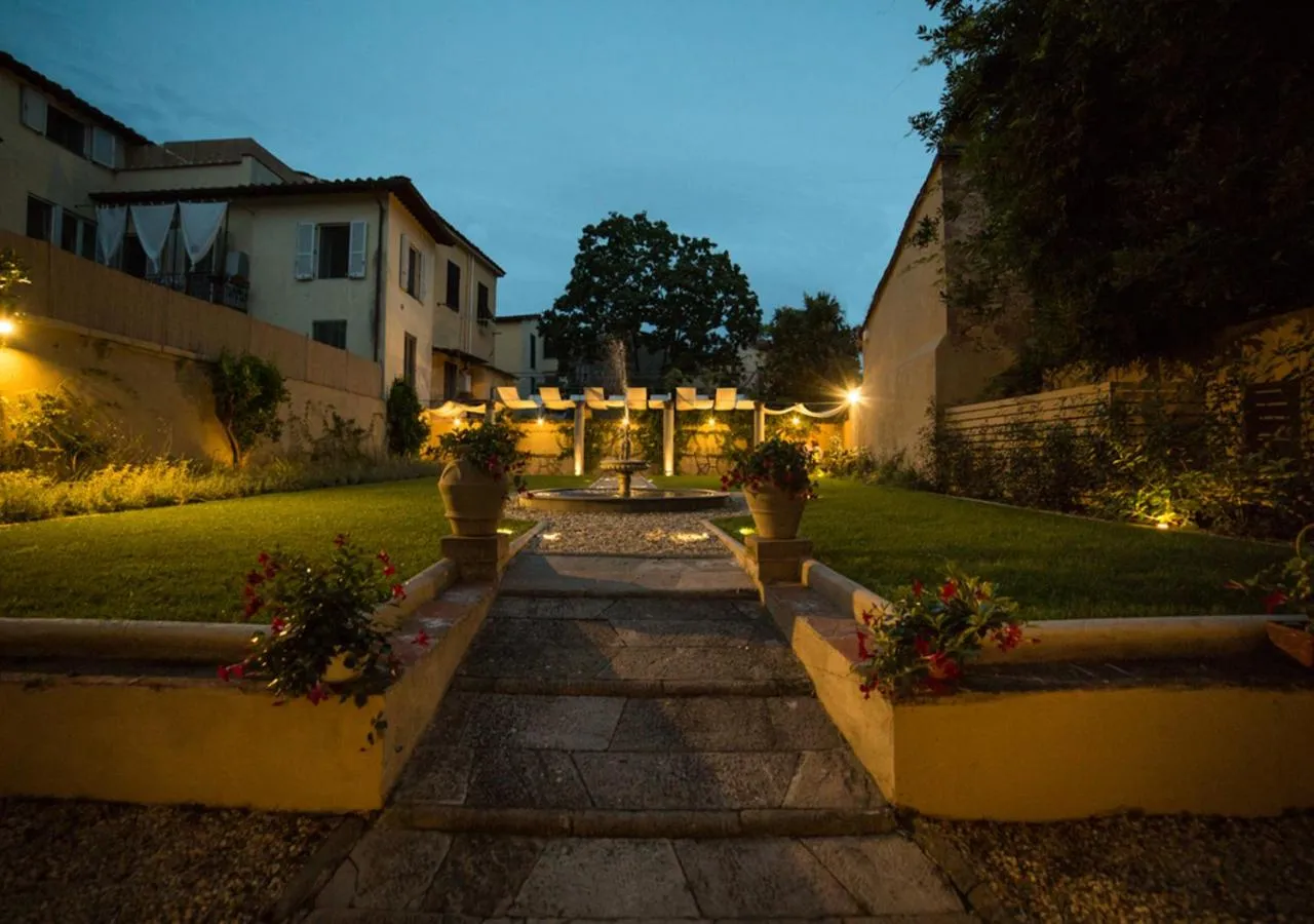 Garden in LUCUS Exclusive Bed and Breakfast