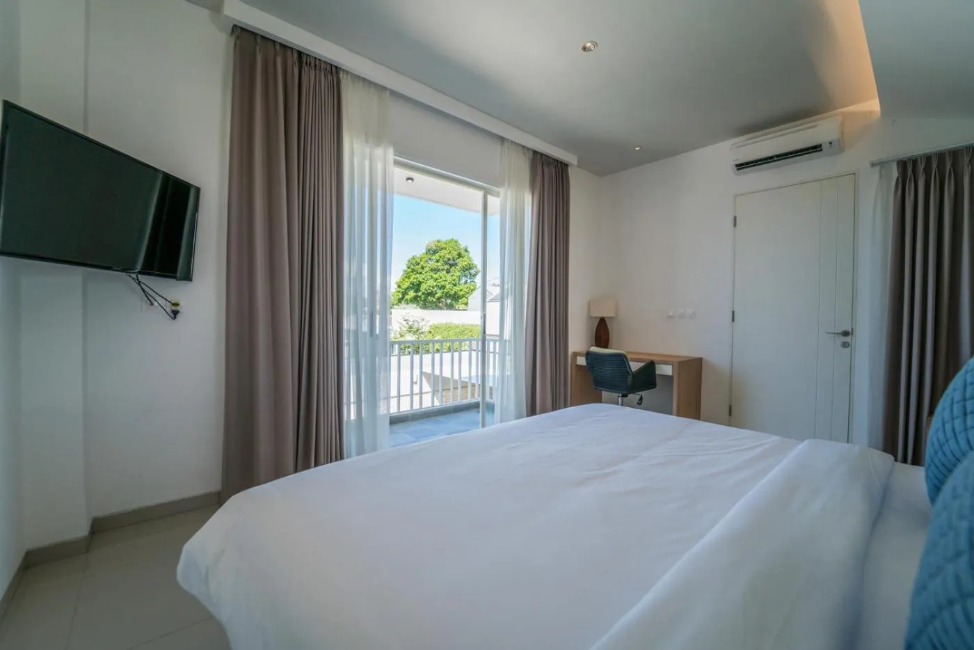 Communal lounge/ TV room, Bed in Ola Villas at Uluwatu Pecatu