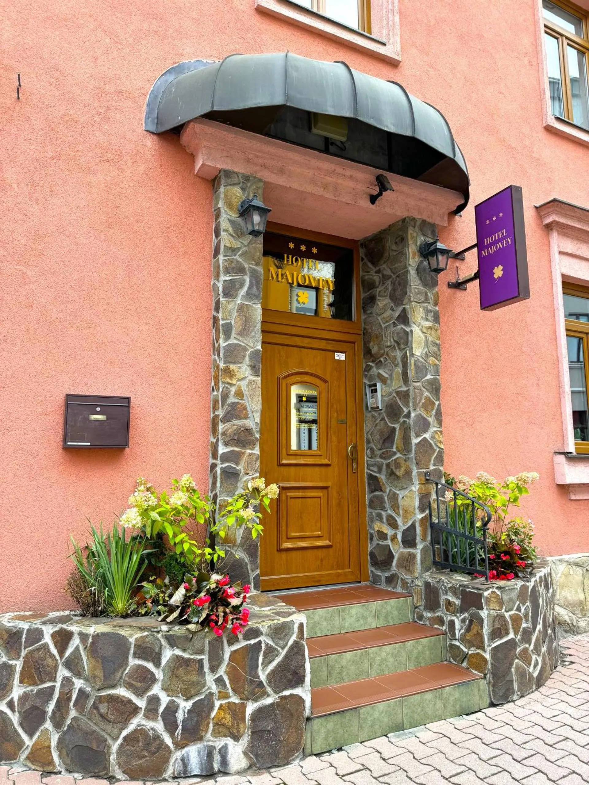 Property building in Hotel Majovey