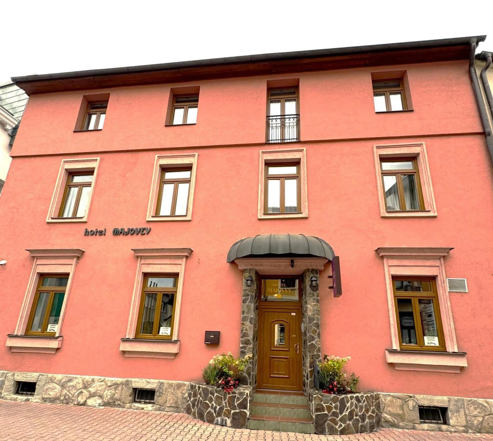 Property building in Hotel Majovey