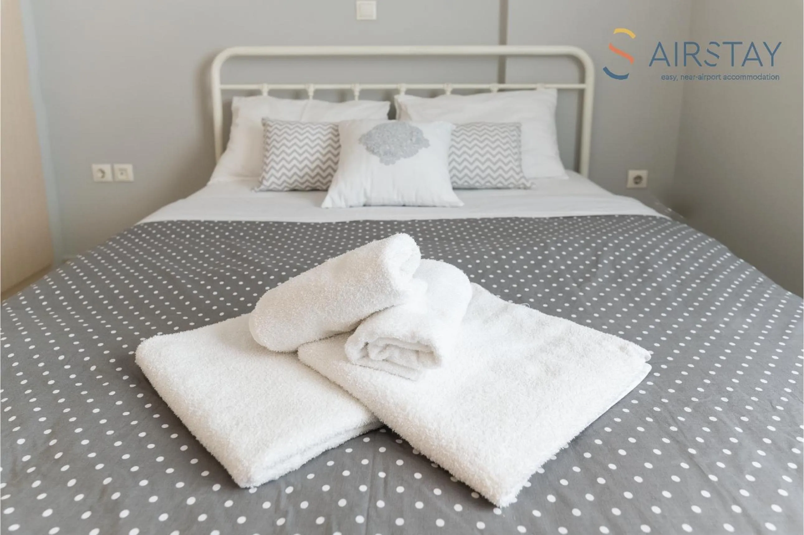 Bed in Elise Apartment Airport by Airstay