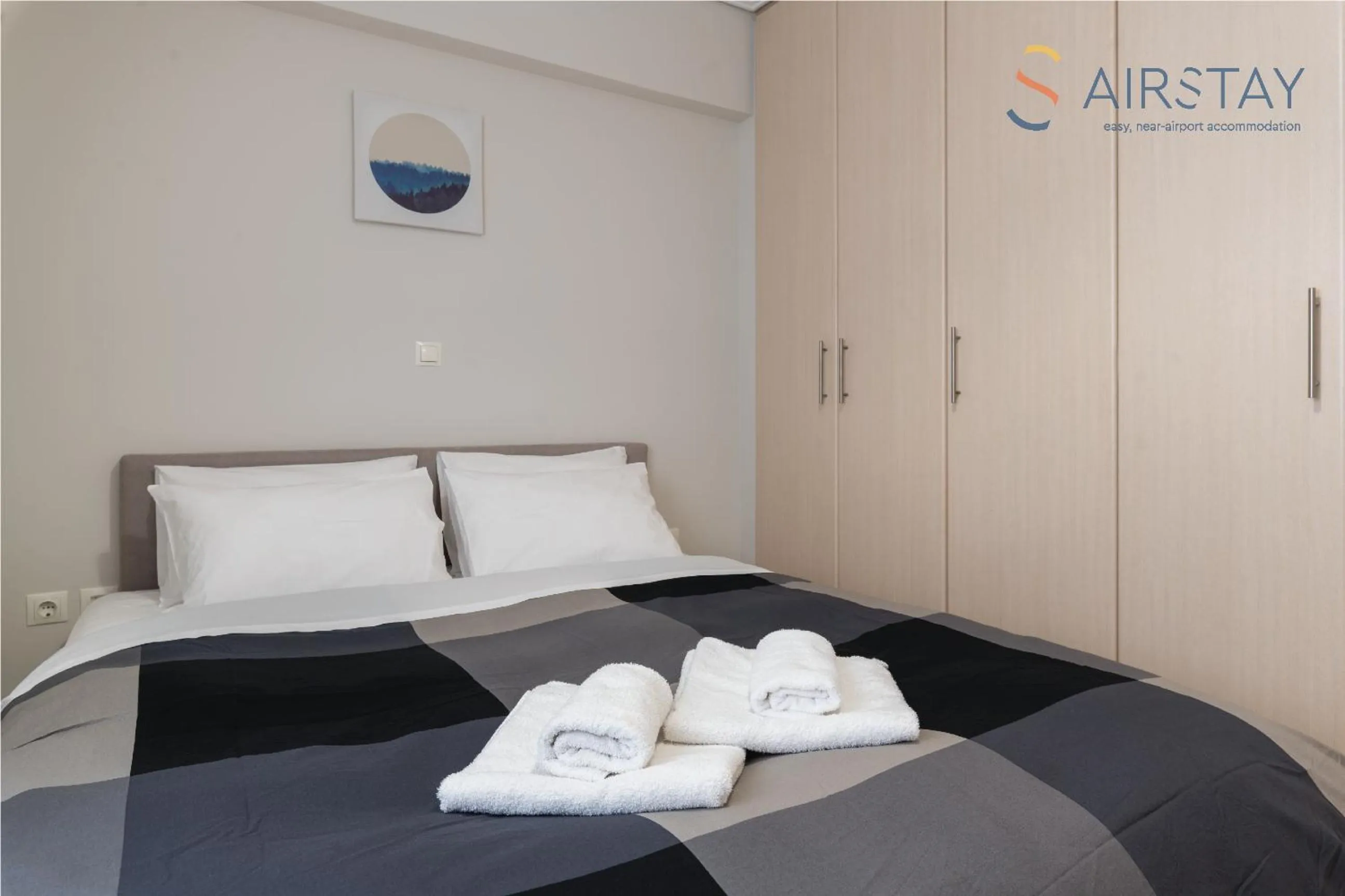 Bed in Elise Apartment Airport by Airstay