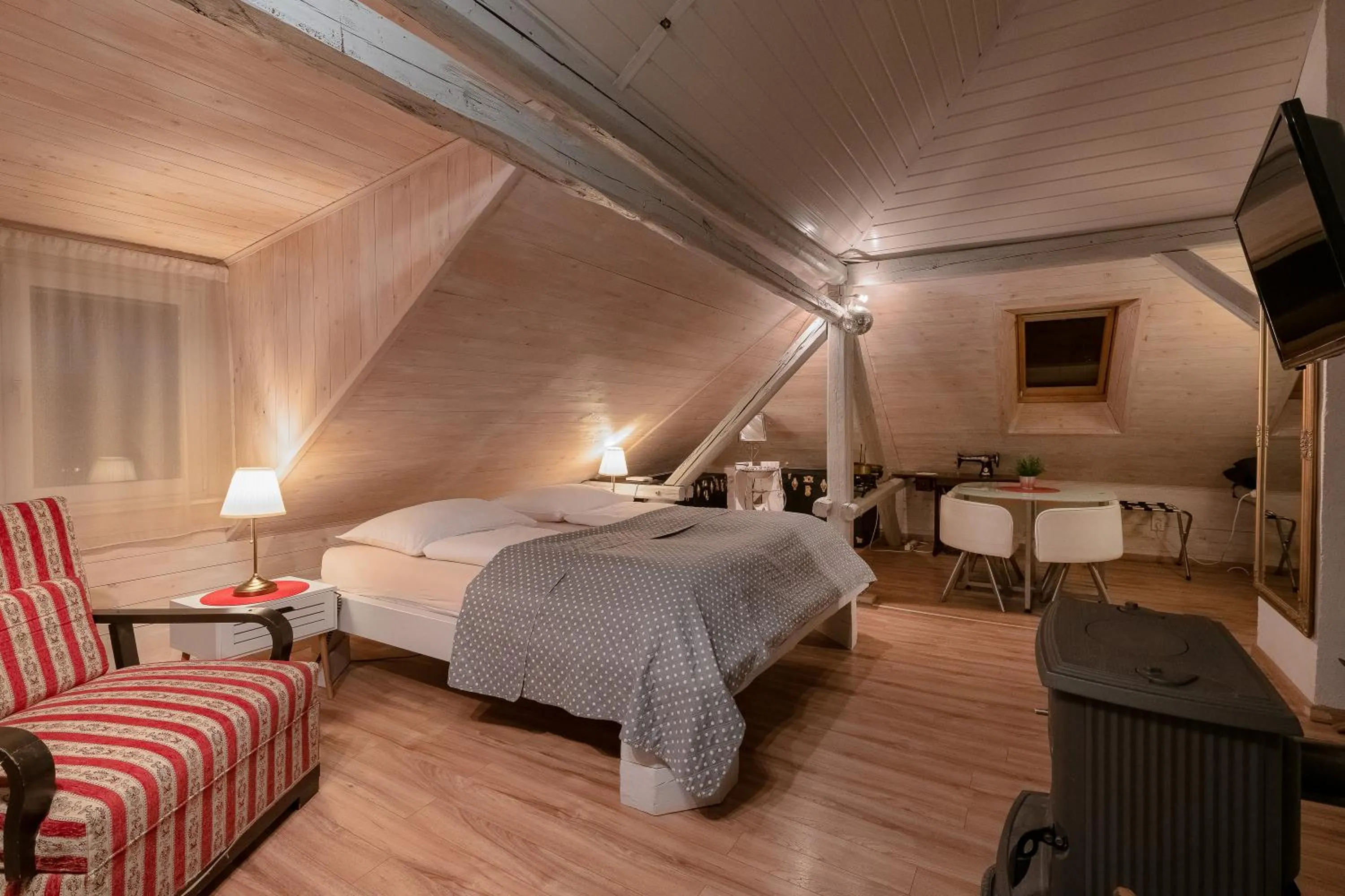 TV and multimedia, Bed in Anastasia Suites Zagreb