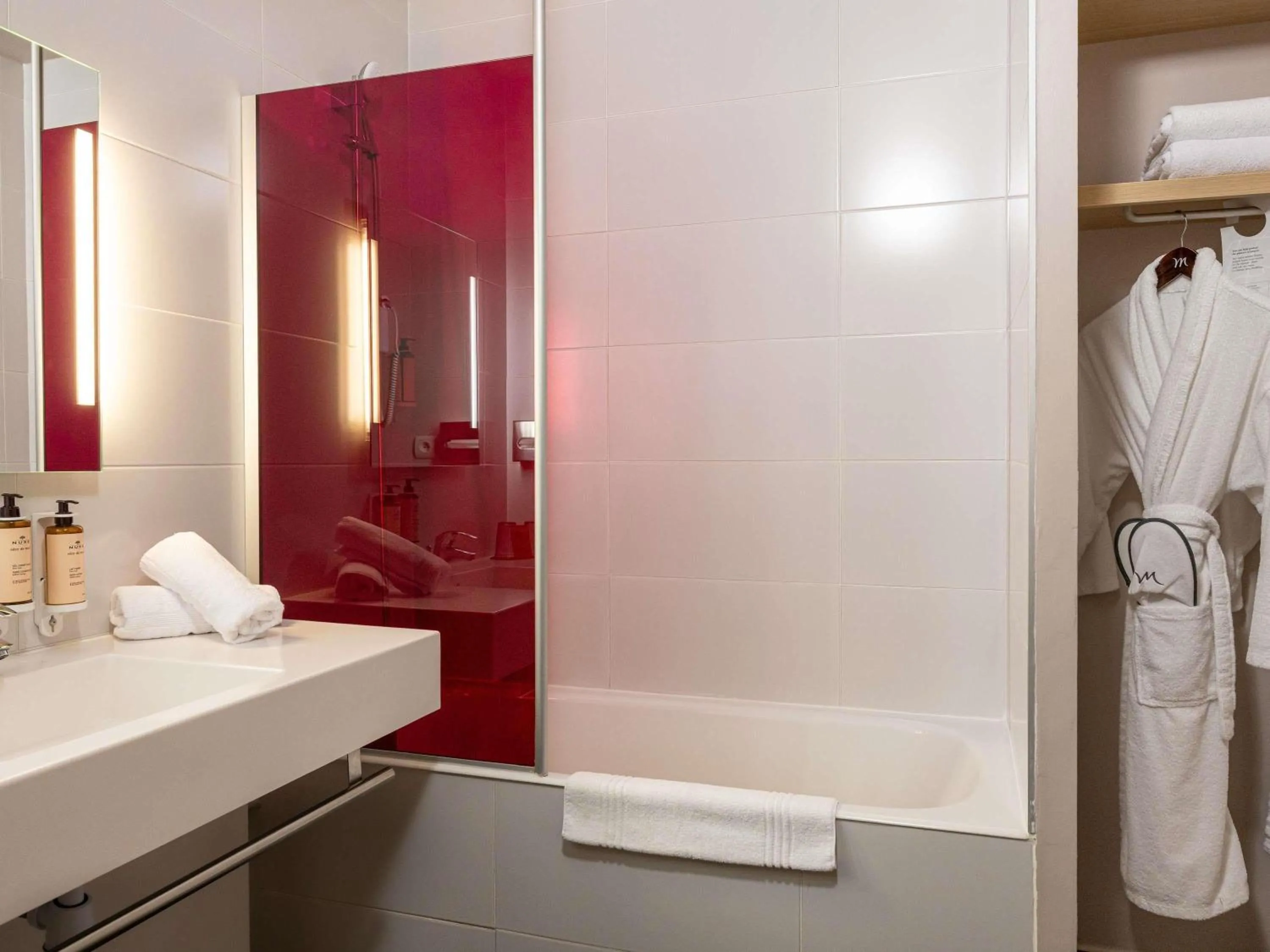 Bedroom in Mercure Saint-Lary