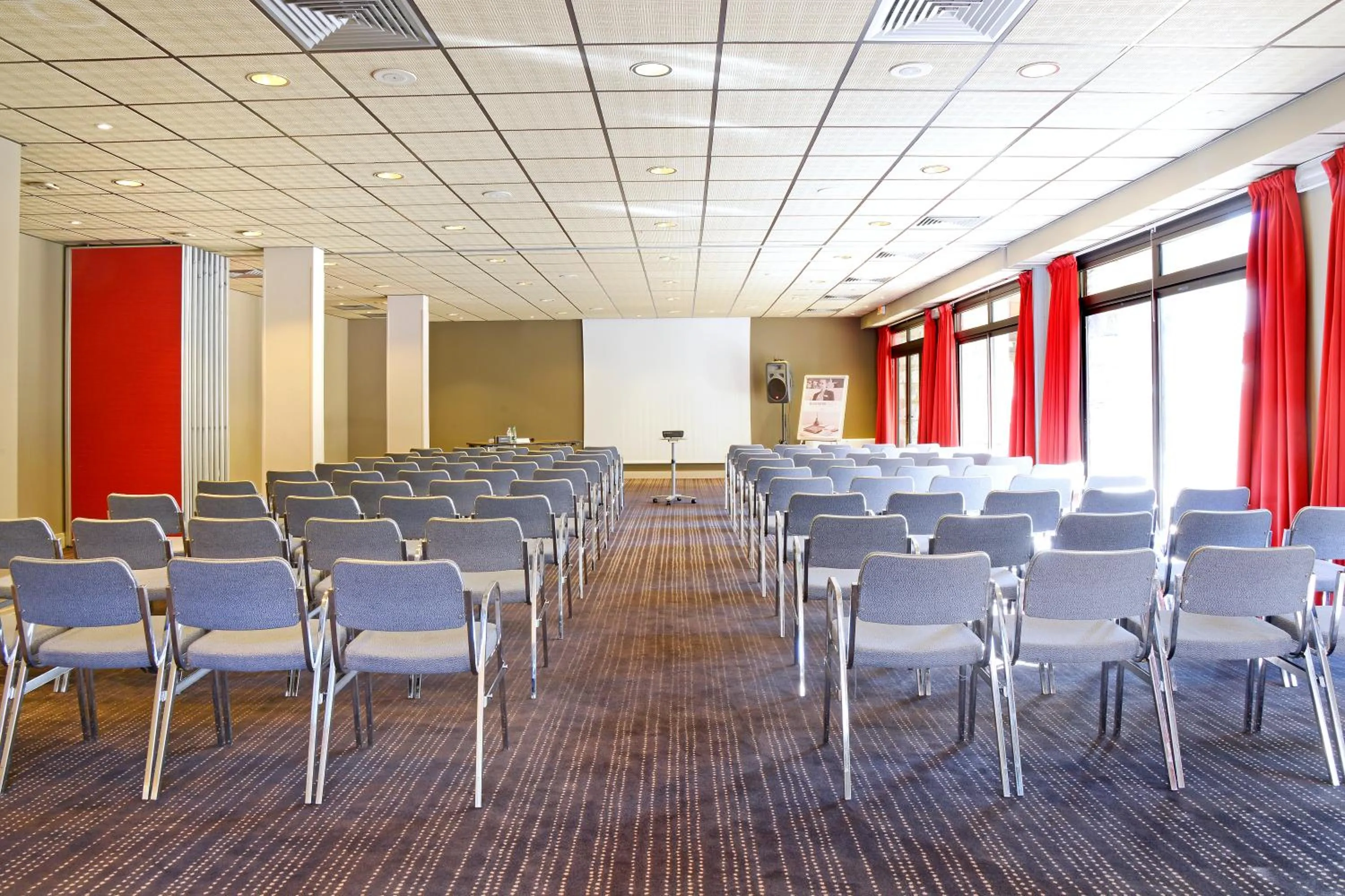 Business facilities in Mercure Saint-Lary