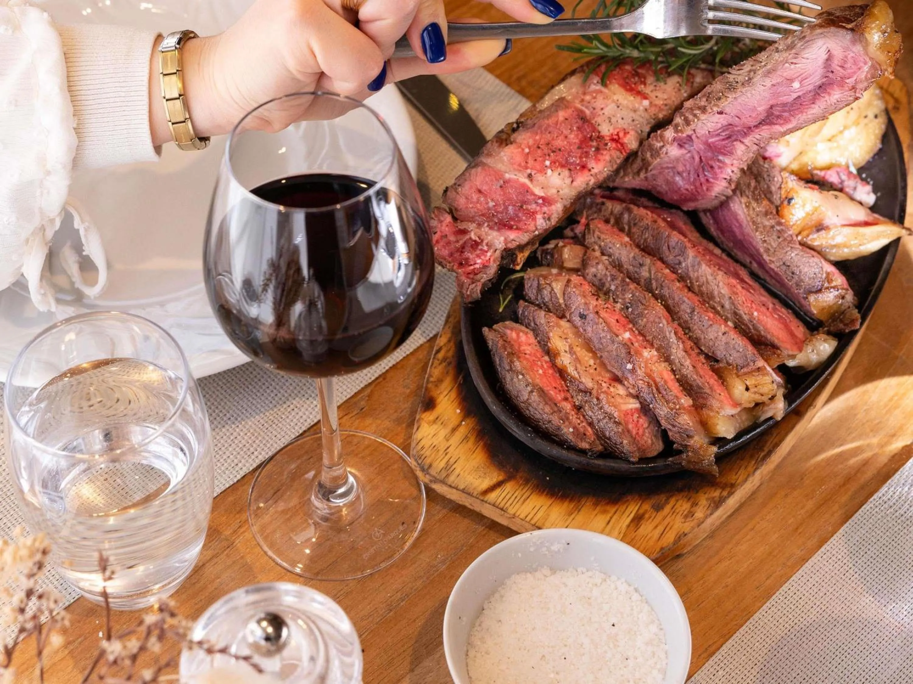 Restaurant/places to eat in Mercure Saint-Lary