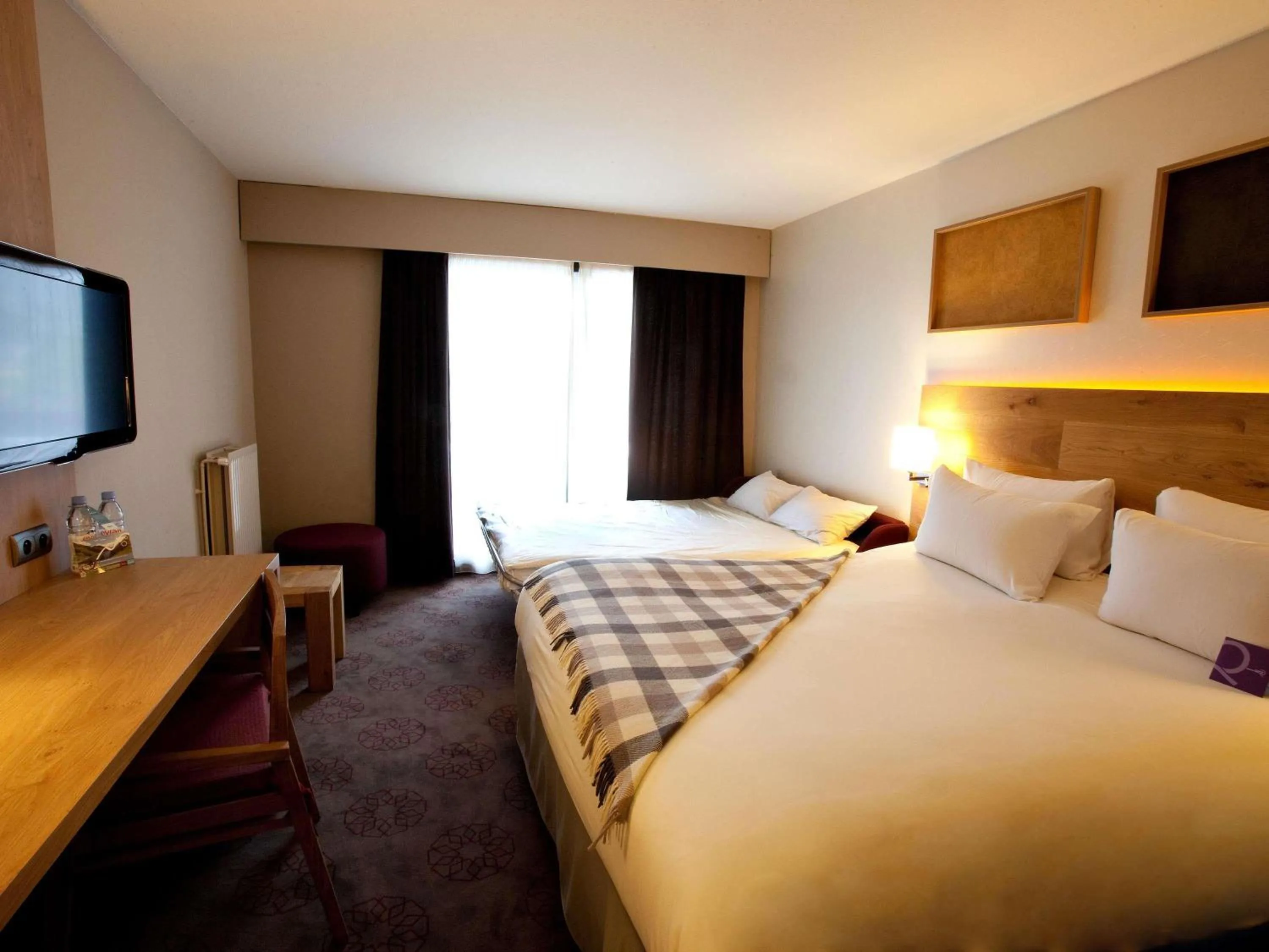 Bedroom, Bed in Mercure Saint-Lary