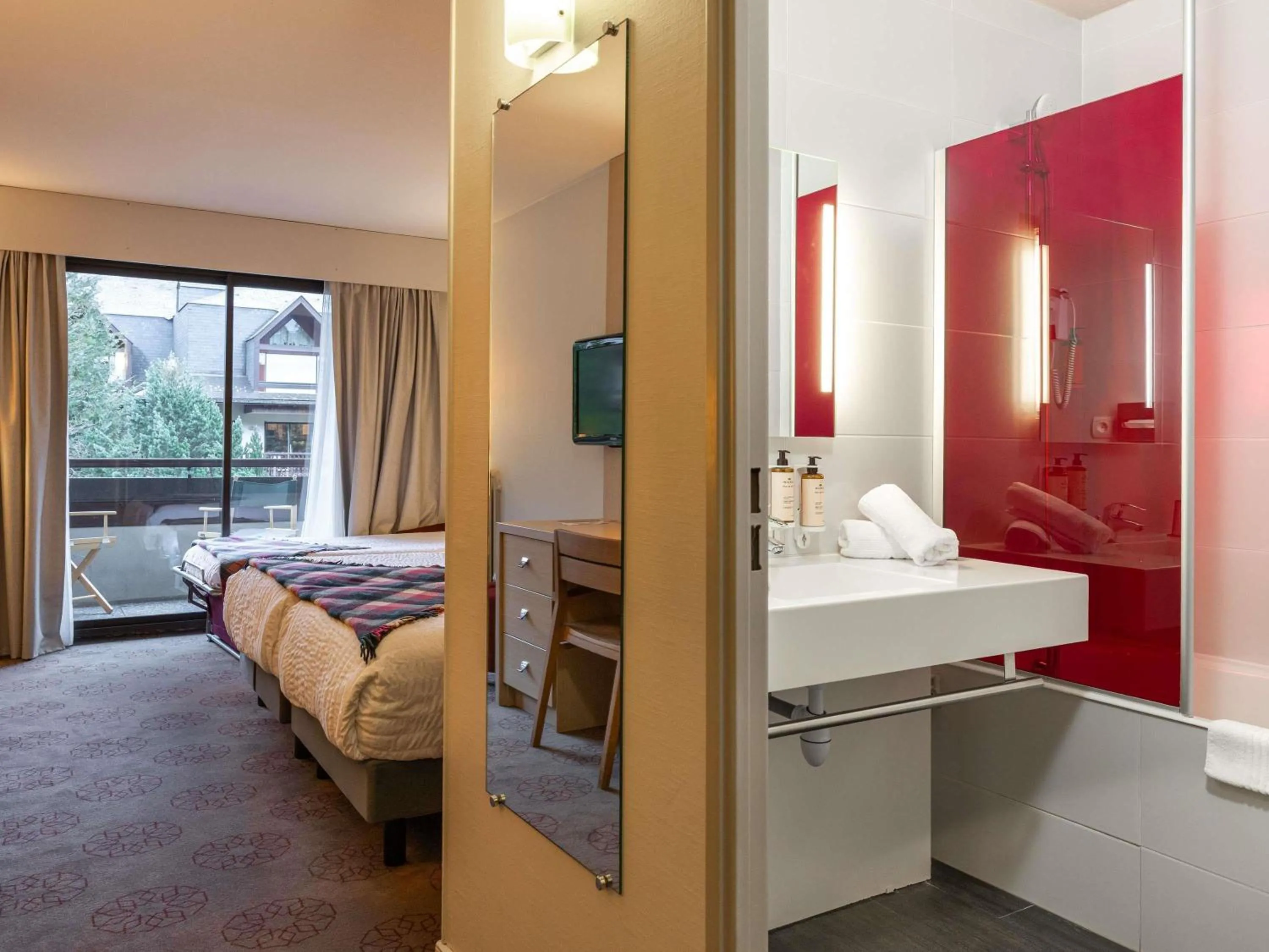 Bedroom, Bed in Mercure Saint-Lary