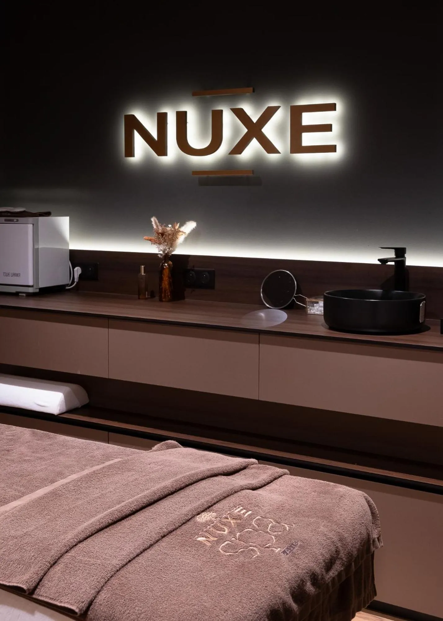 Bed in Mercure Saint-Lary