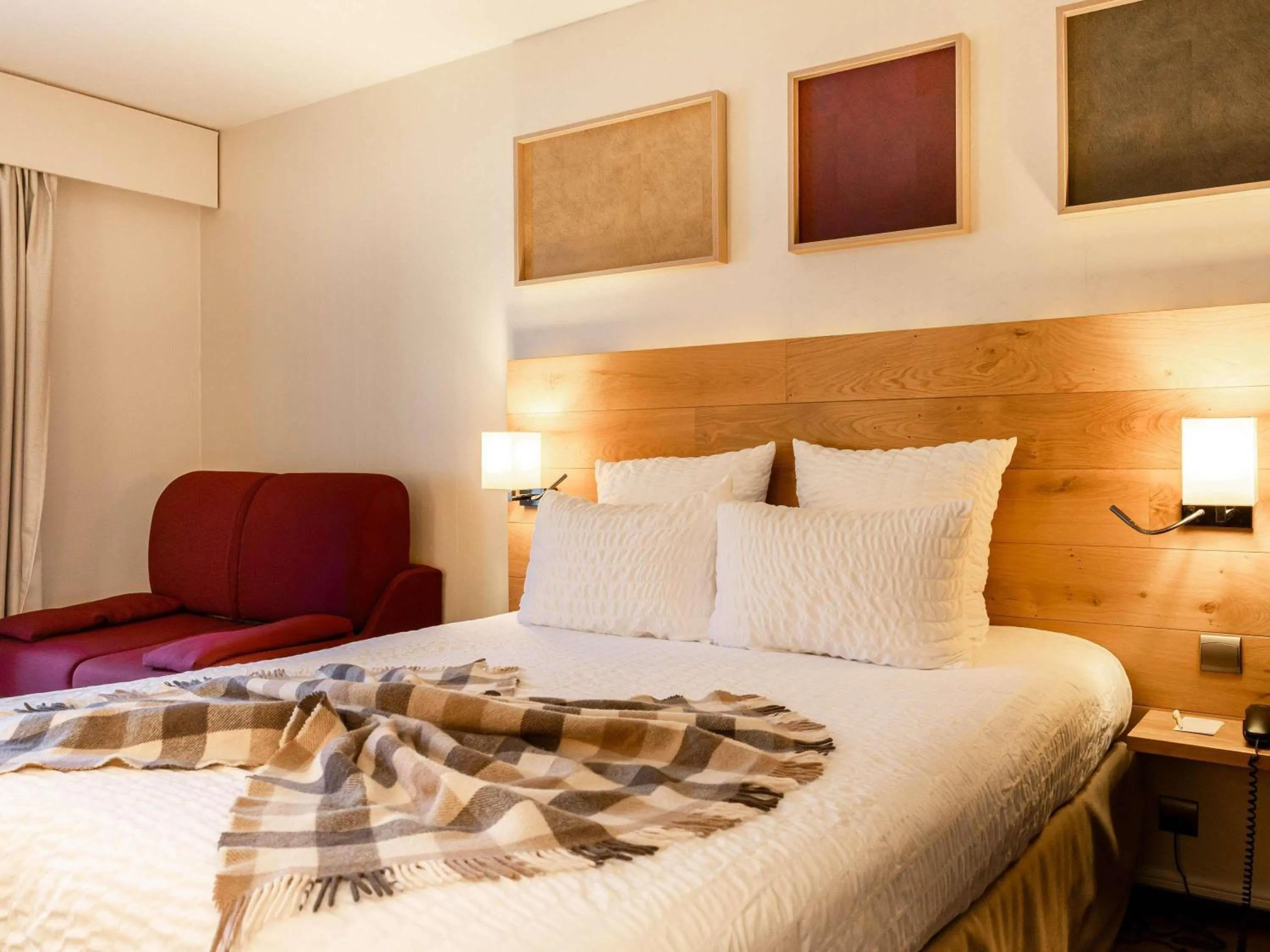 Bedroom, Bed in Mercure Saint-Lary