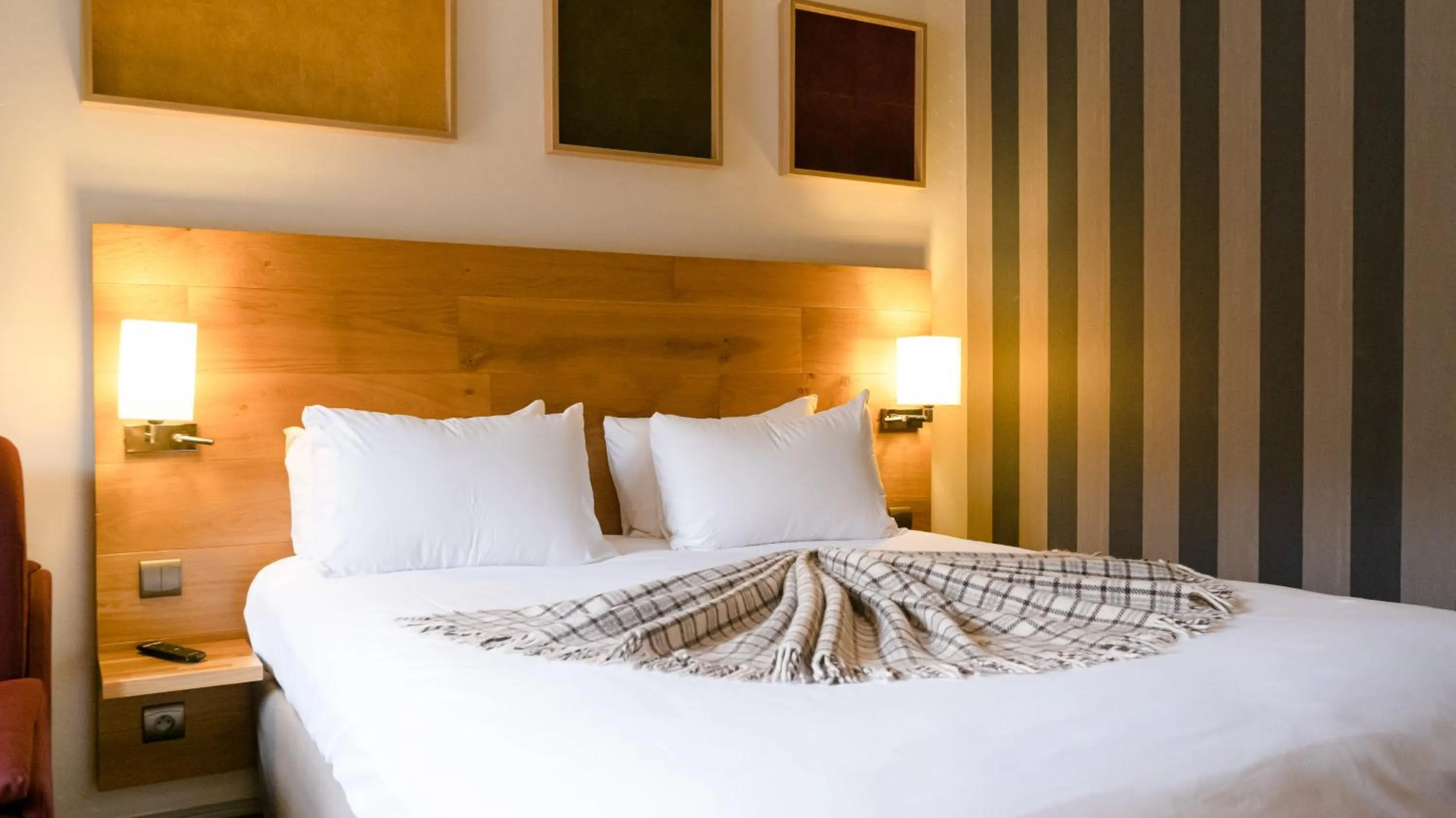 Bed in Mercure Saint-Lary