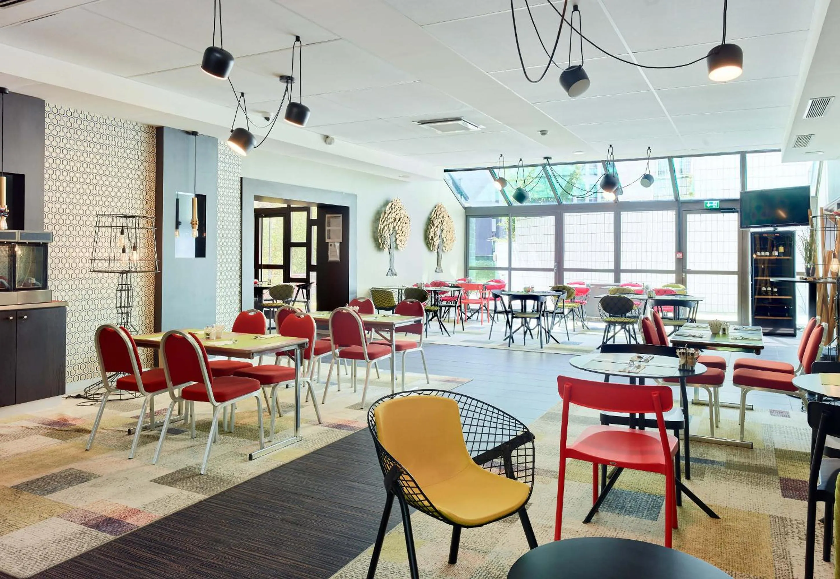 Restaurant/places to eat in B&B HOTEL Saint-Quentin-en-Yvelines Centre Gare 4 étoiles