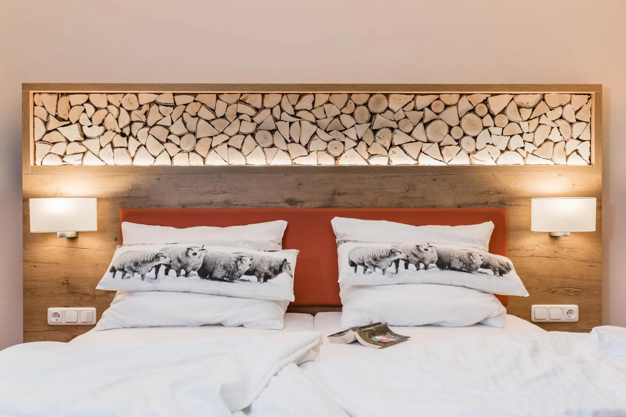 Photo of the whole room, Bed in Hotel Pension Fortuna