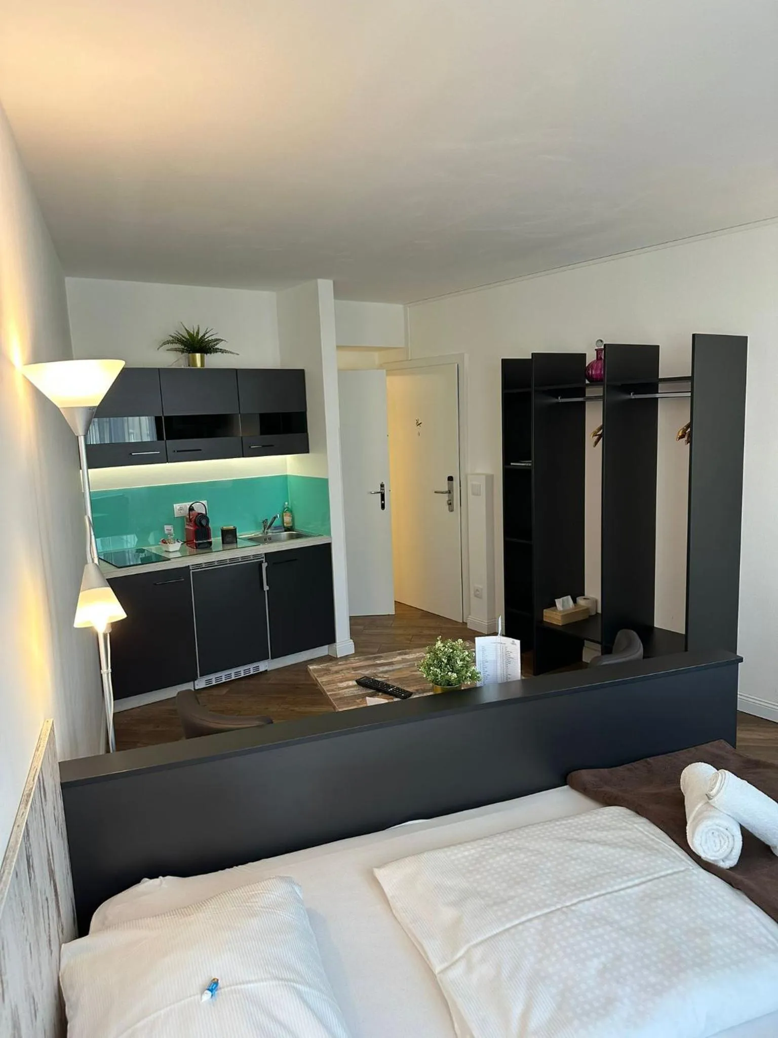 Coffee/tea facilities, Bed in Versava Apartments