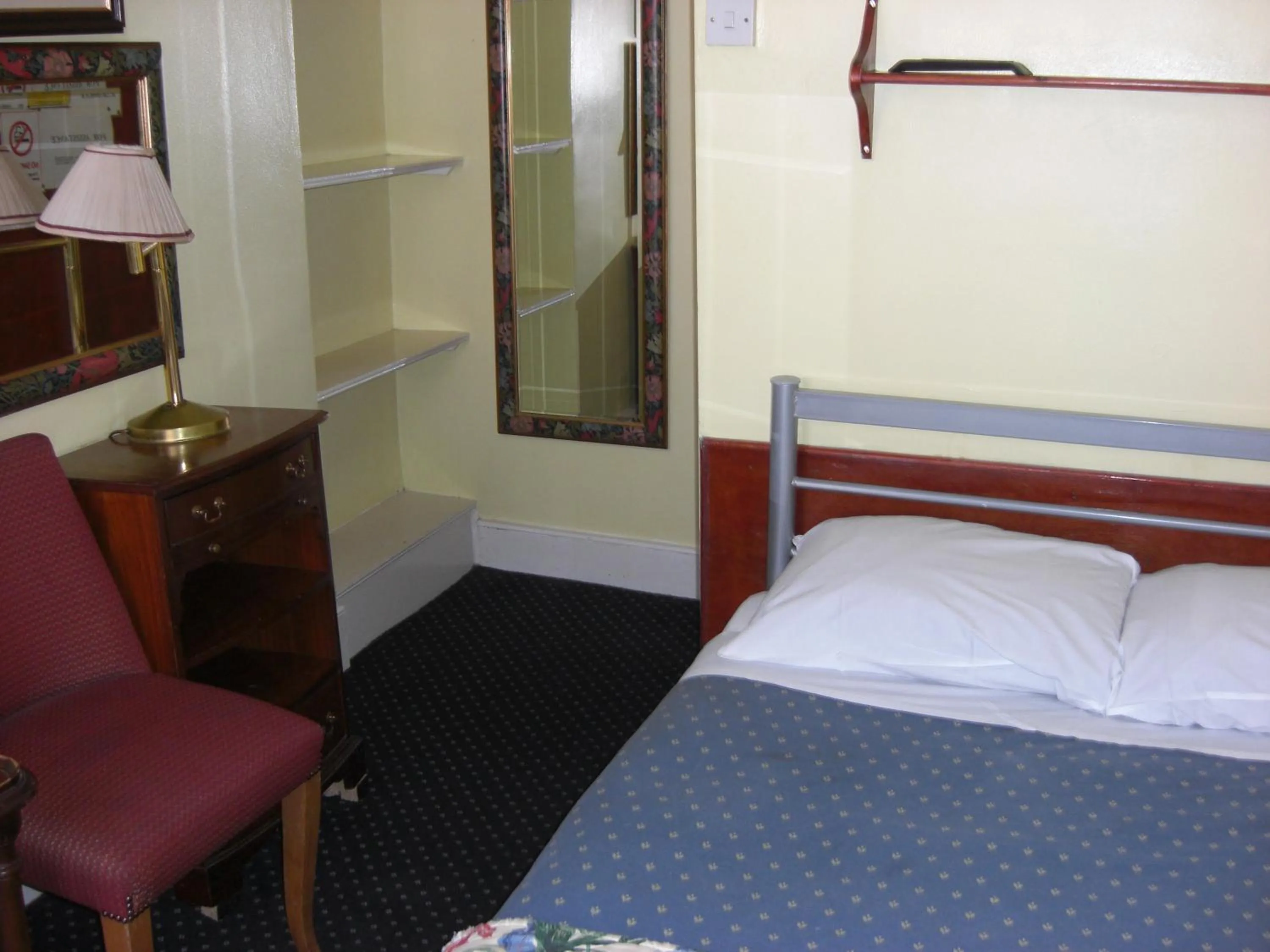 Bed in Albany Hotel
