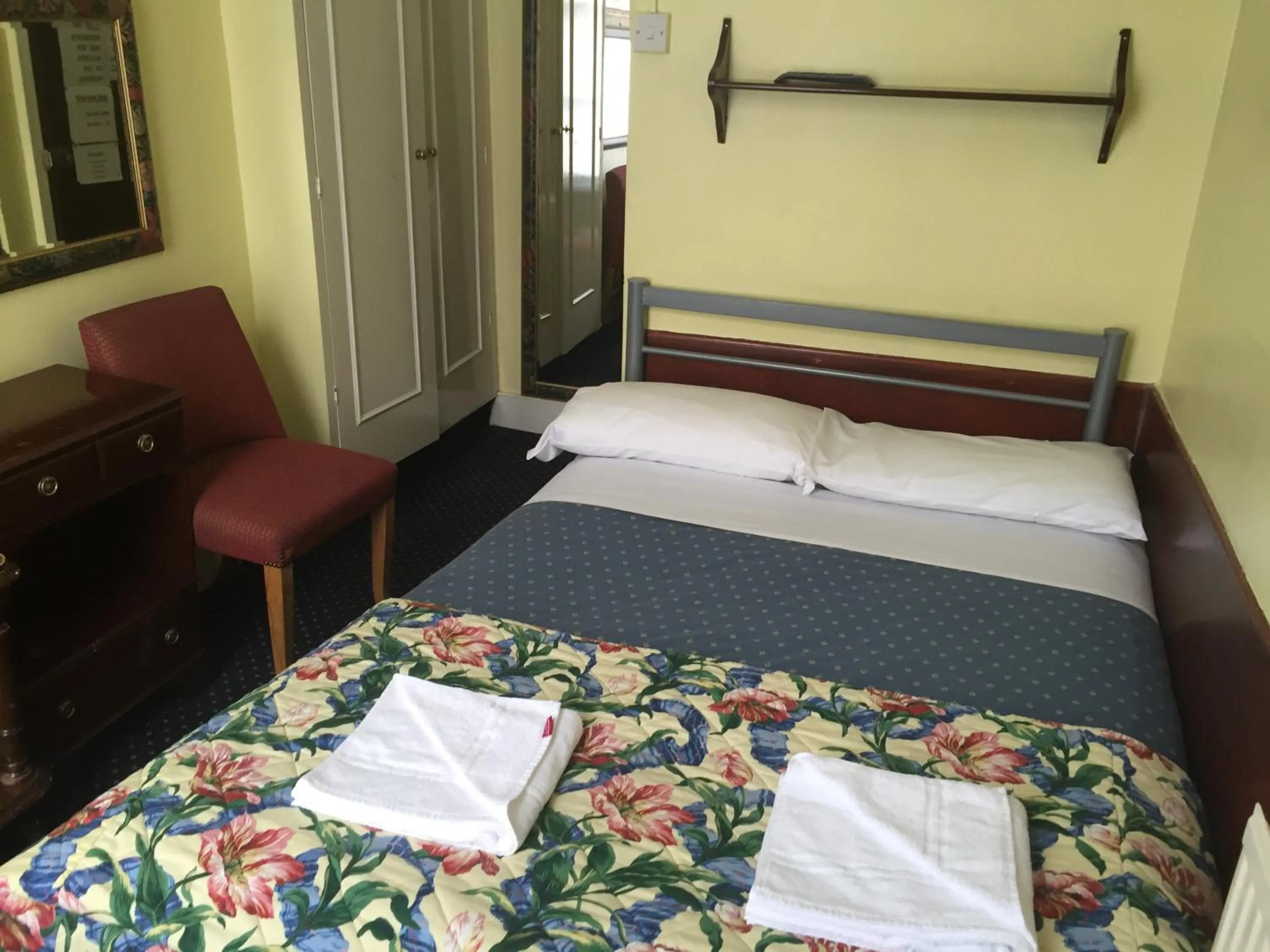 Bed in Albany Hotel