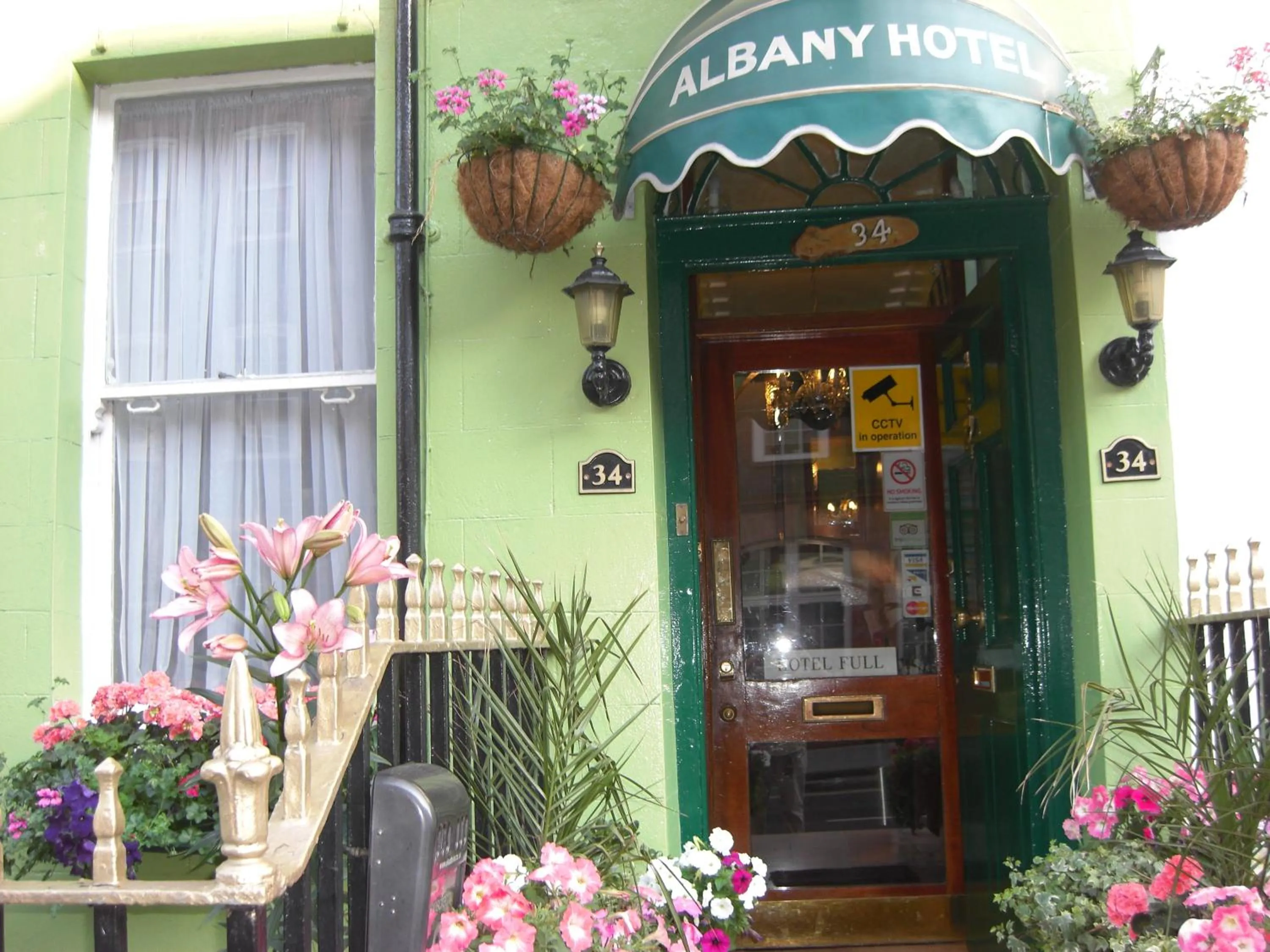 Facade/entrance in Albany Hotel