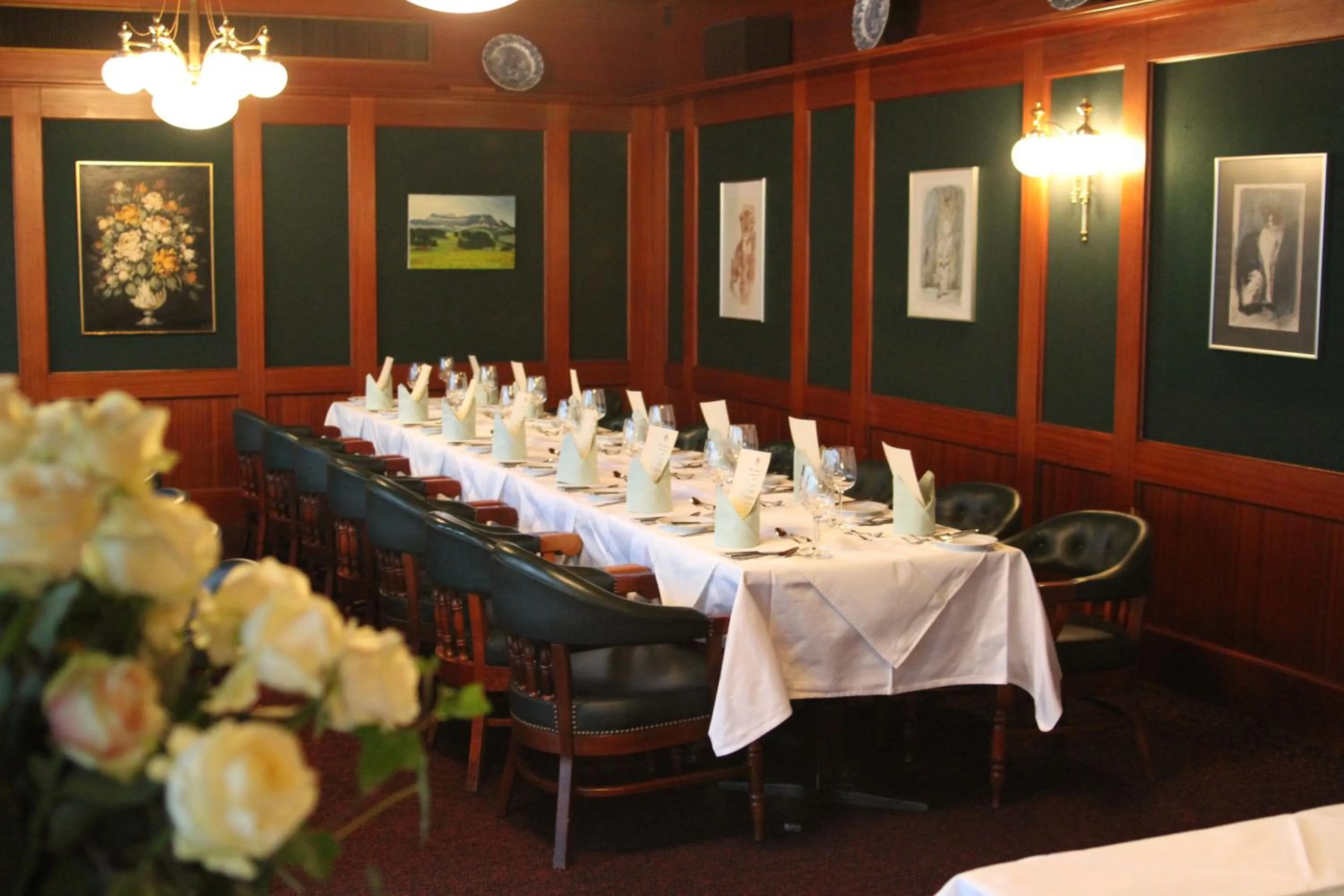 Restaurant/places to eat in Hotel Bramen