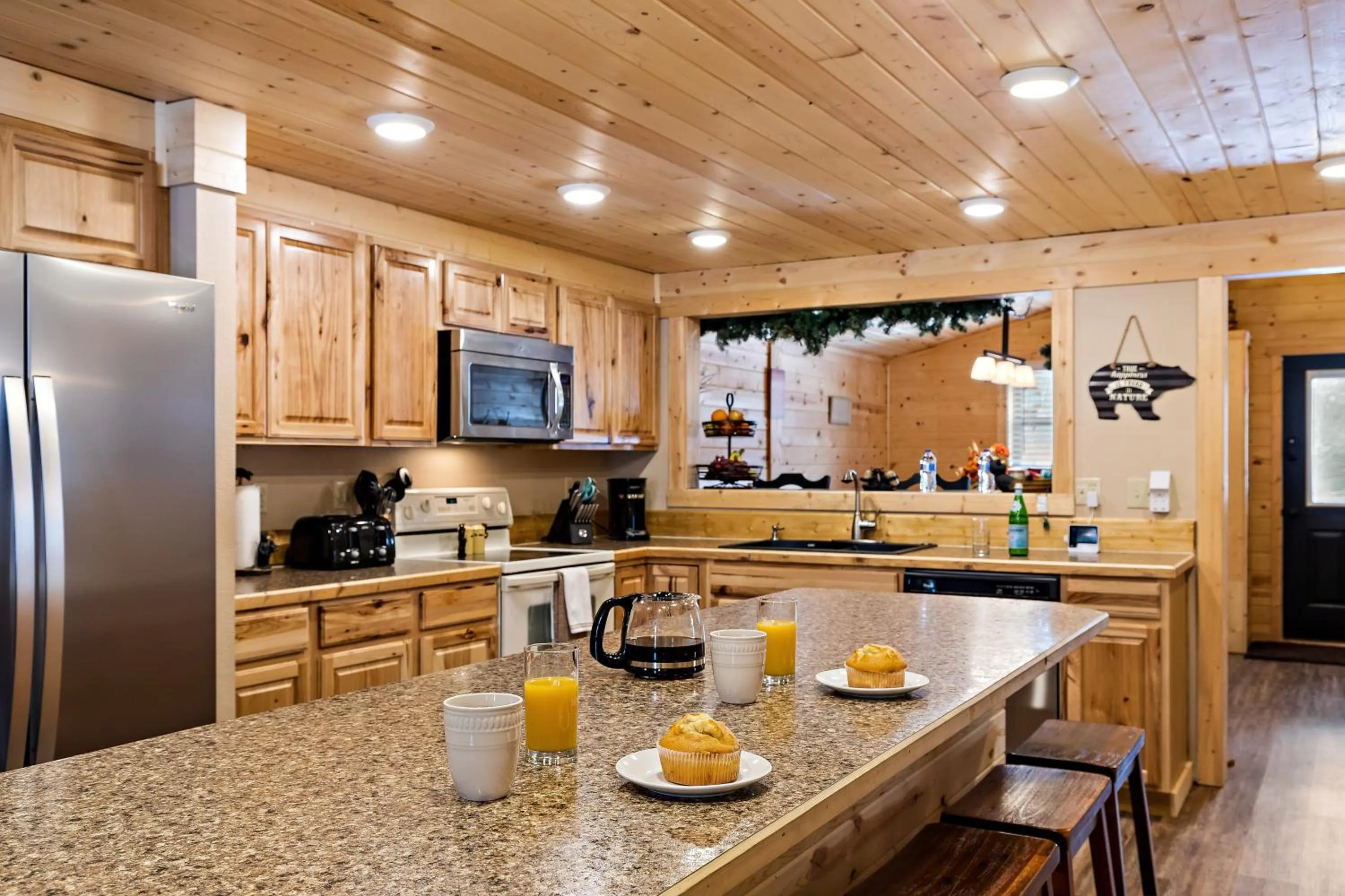 Huckleberry Hollow by KABINO Hot Tub FirePit PS2 Satellite Grill WiFi Golf Course