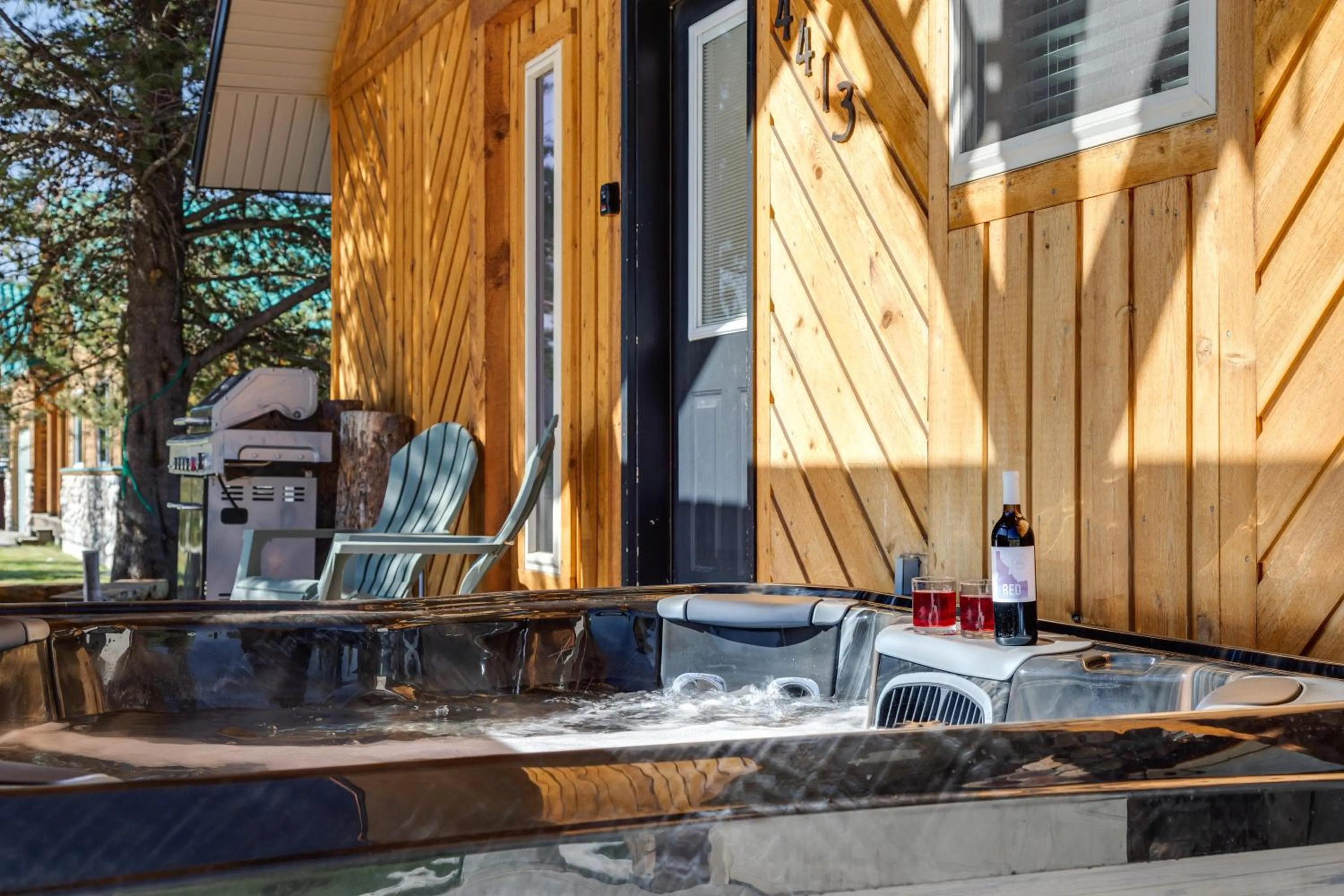 Huckleberry Hollow by KABINO Hot Tub FirePit PS2 Satellite Grill WiFi Golf Course