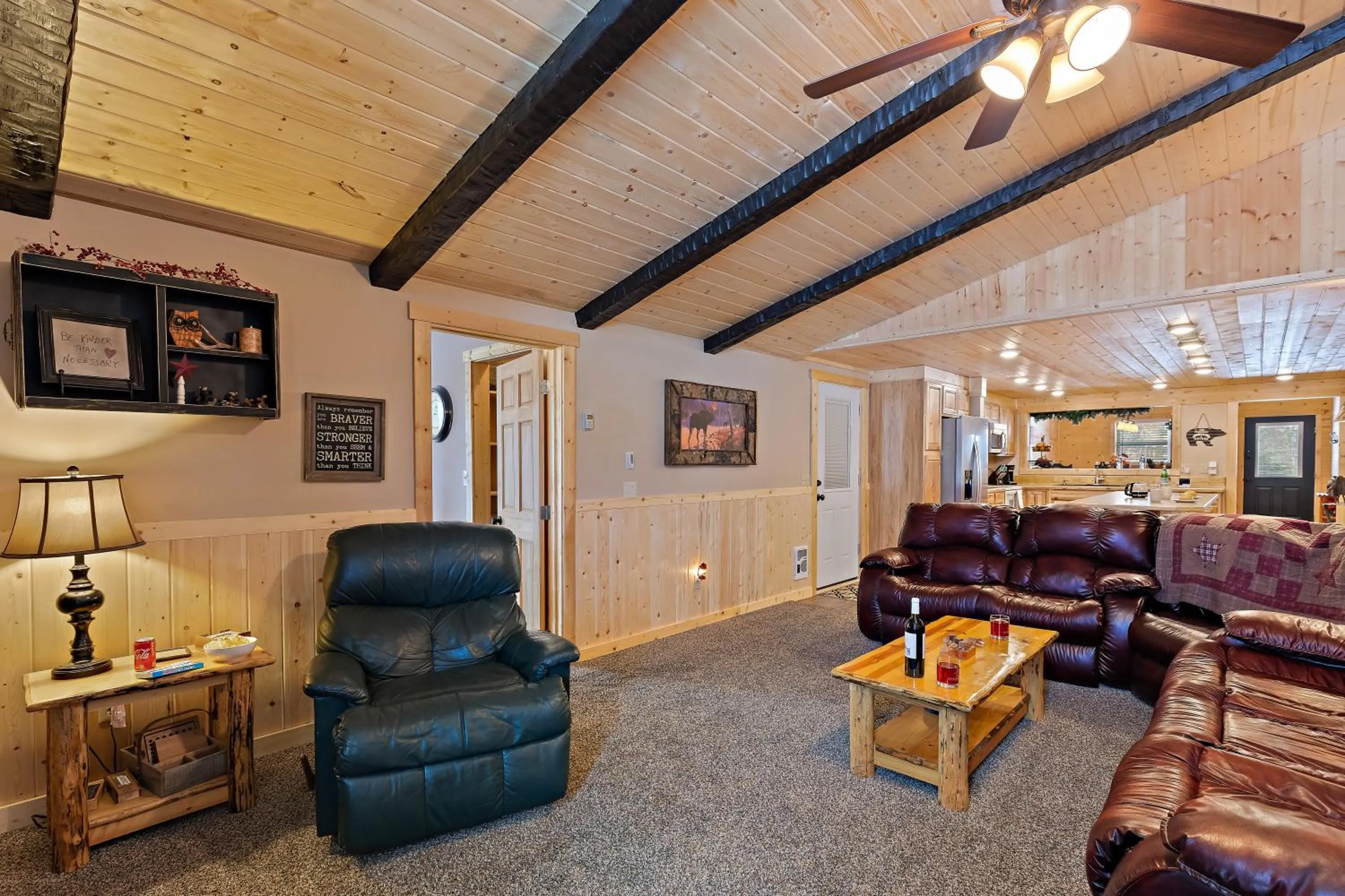 Huckleberry Hollow by KABINO Hot Tub FirePit PS2 Satellite Grill WiFi Golf Course