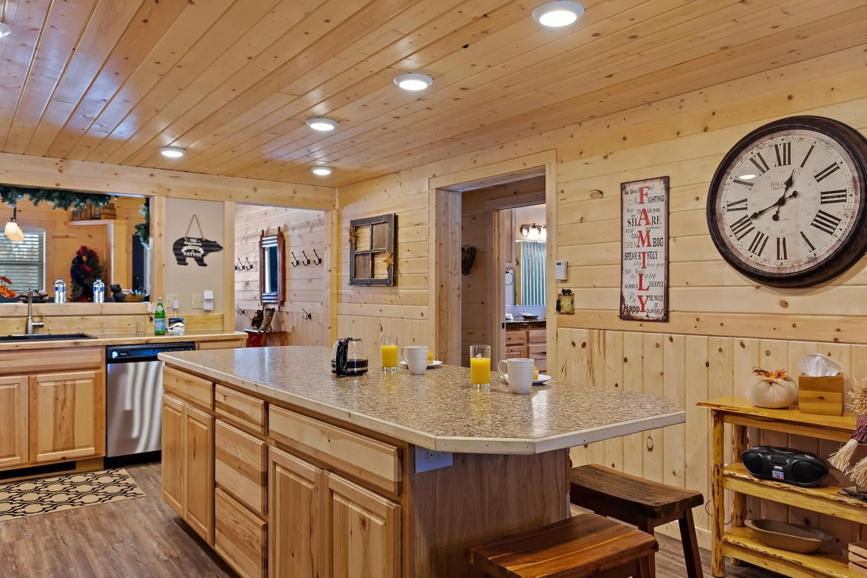 Huckleberry Hollow by KABINO Hot Tub FirePit PS2 Satellite Grill WiFi Golf Course