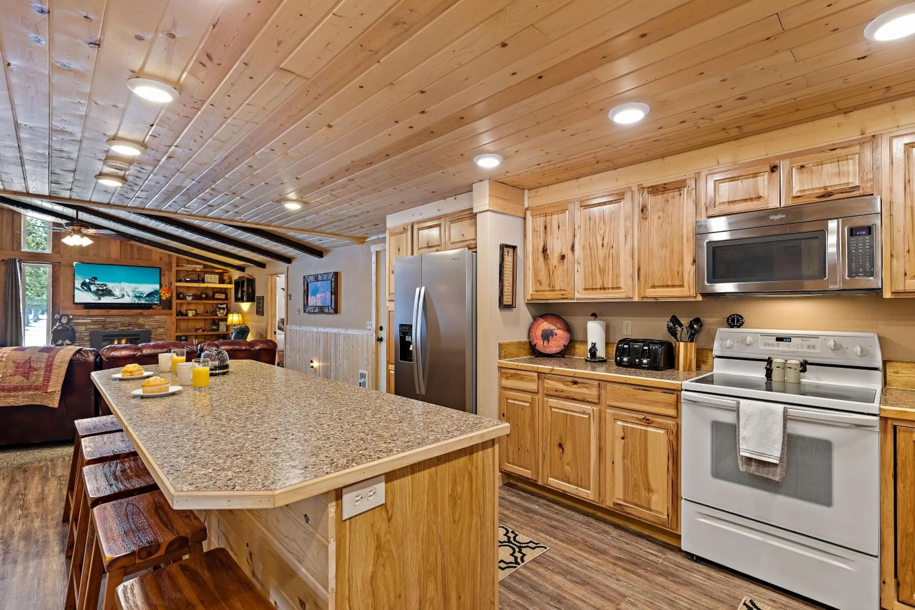 Huckleberry Hollow by KABINO Hot Tub FirePit PS2 Satellite Grill WiFi Golf Course