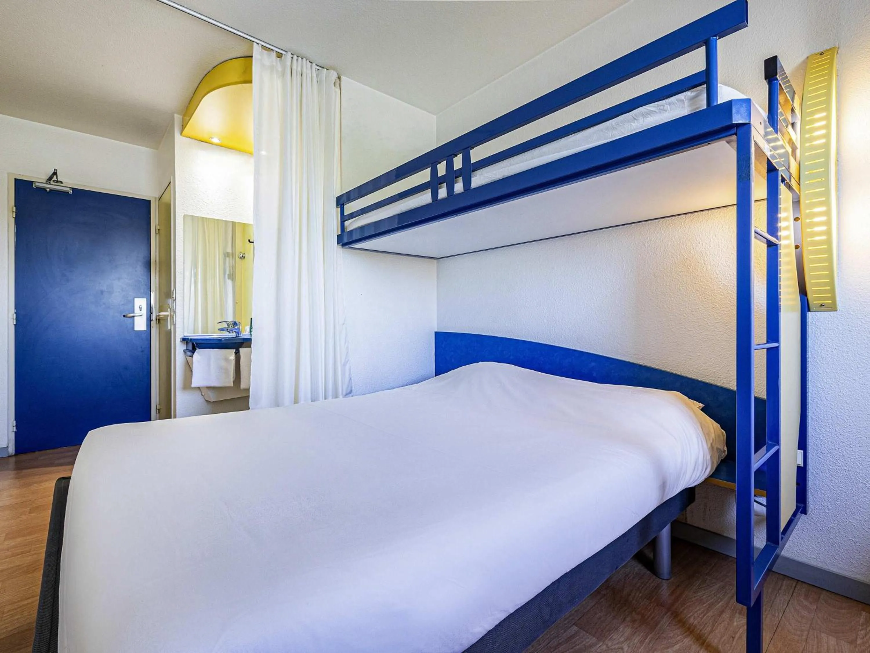 Bedroom, Bed in ibis budget Paris Porte d'Italie Ouest
