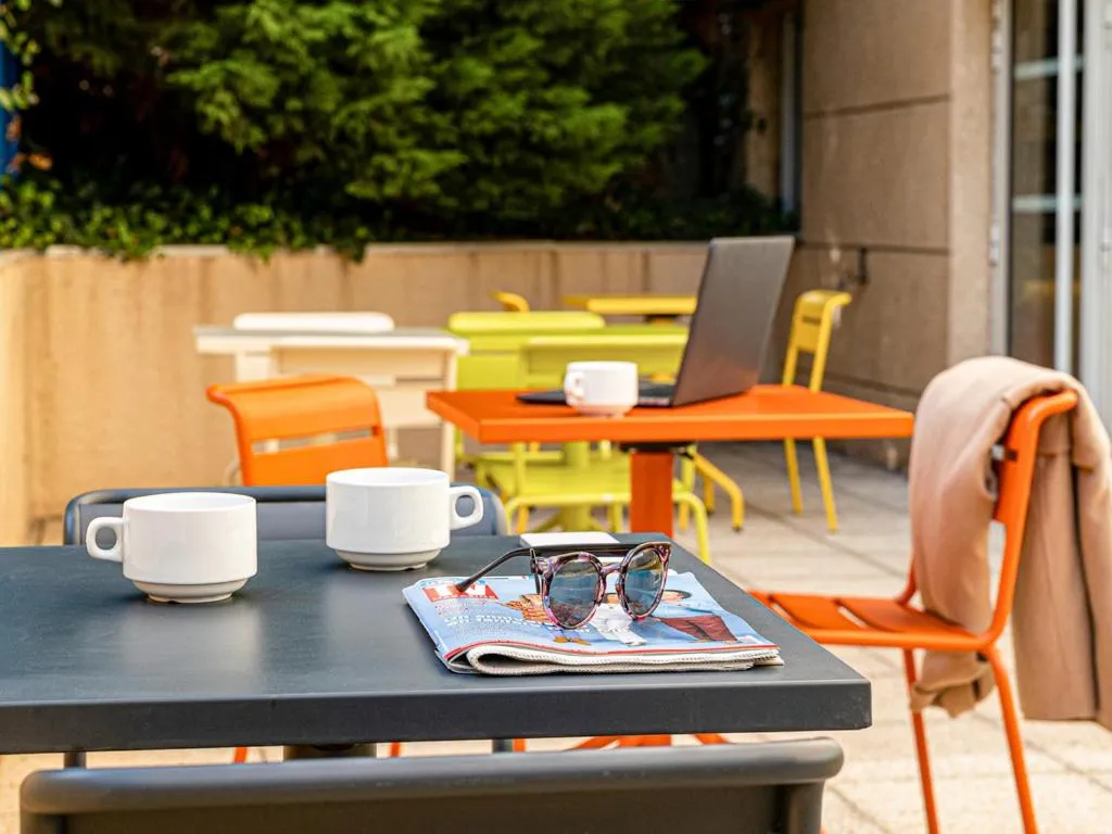 Patio in ibis budget Paris Porte d'Italie Ouest