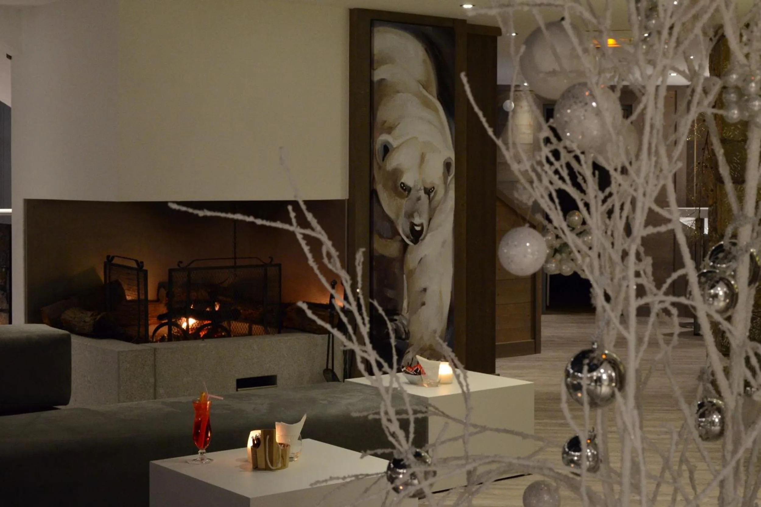 Lounge or bar in Hôtel L'Eden des Cimes - Vacances Bleues - Belle Plagne 2100