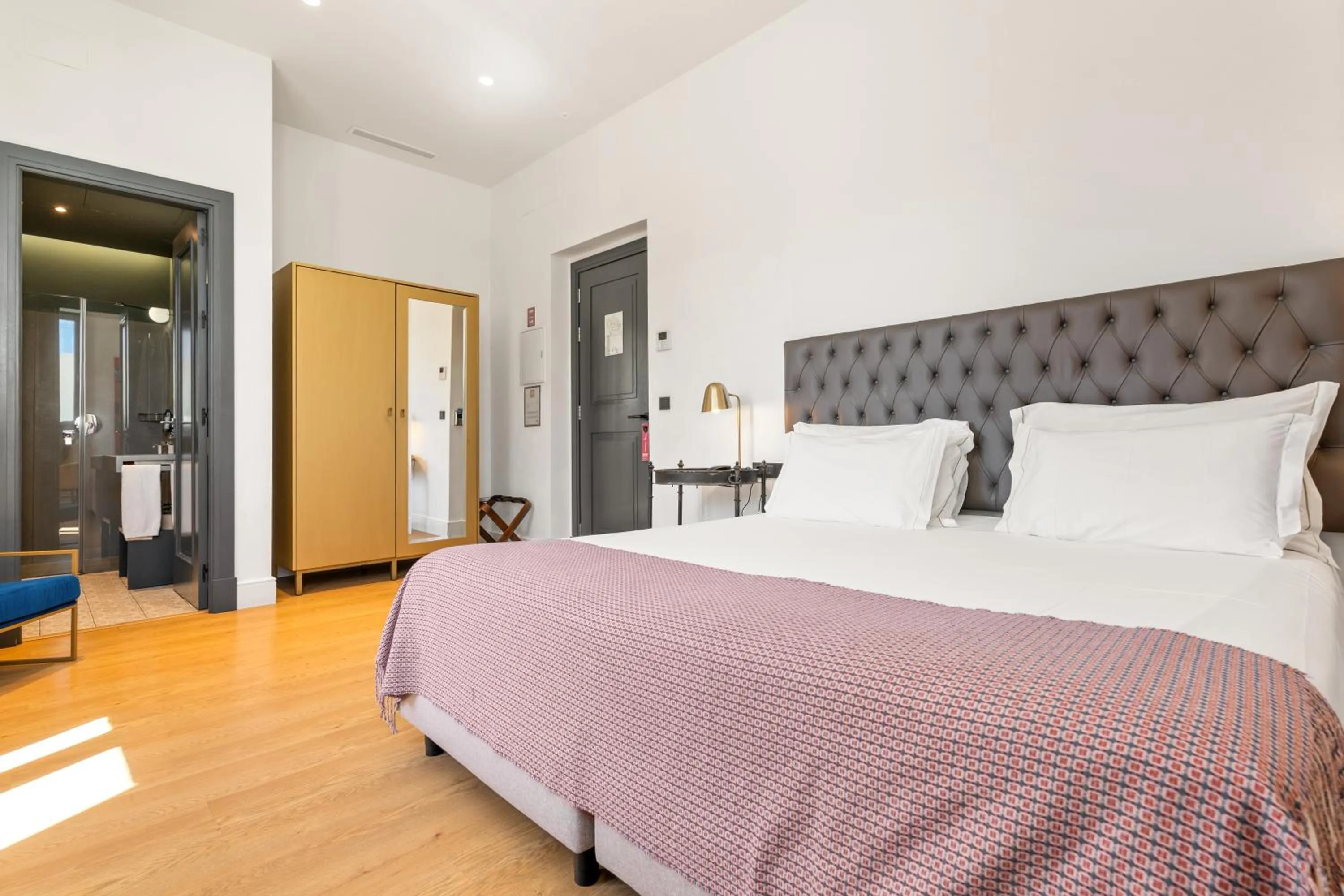 Bed in Joya del Casco Boutique Hotel by Shiadu