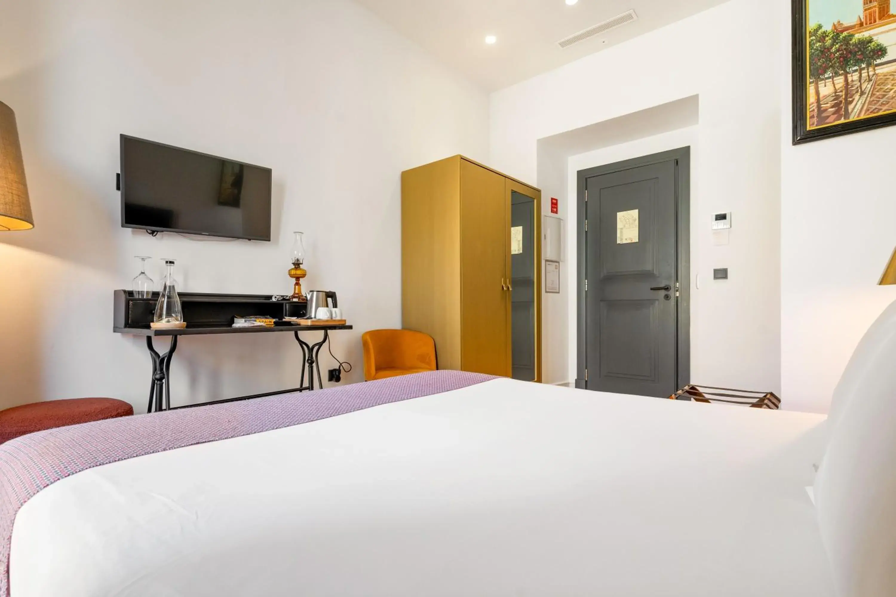 Double or Twin Room with Interior View in Joya del Casco Boutique Hotel by Shiadu Double or Twin Room with Interior View in Joya del Casco Boutique Hotel by Shiadu
