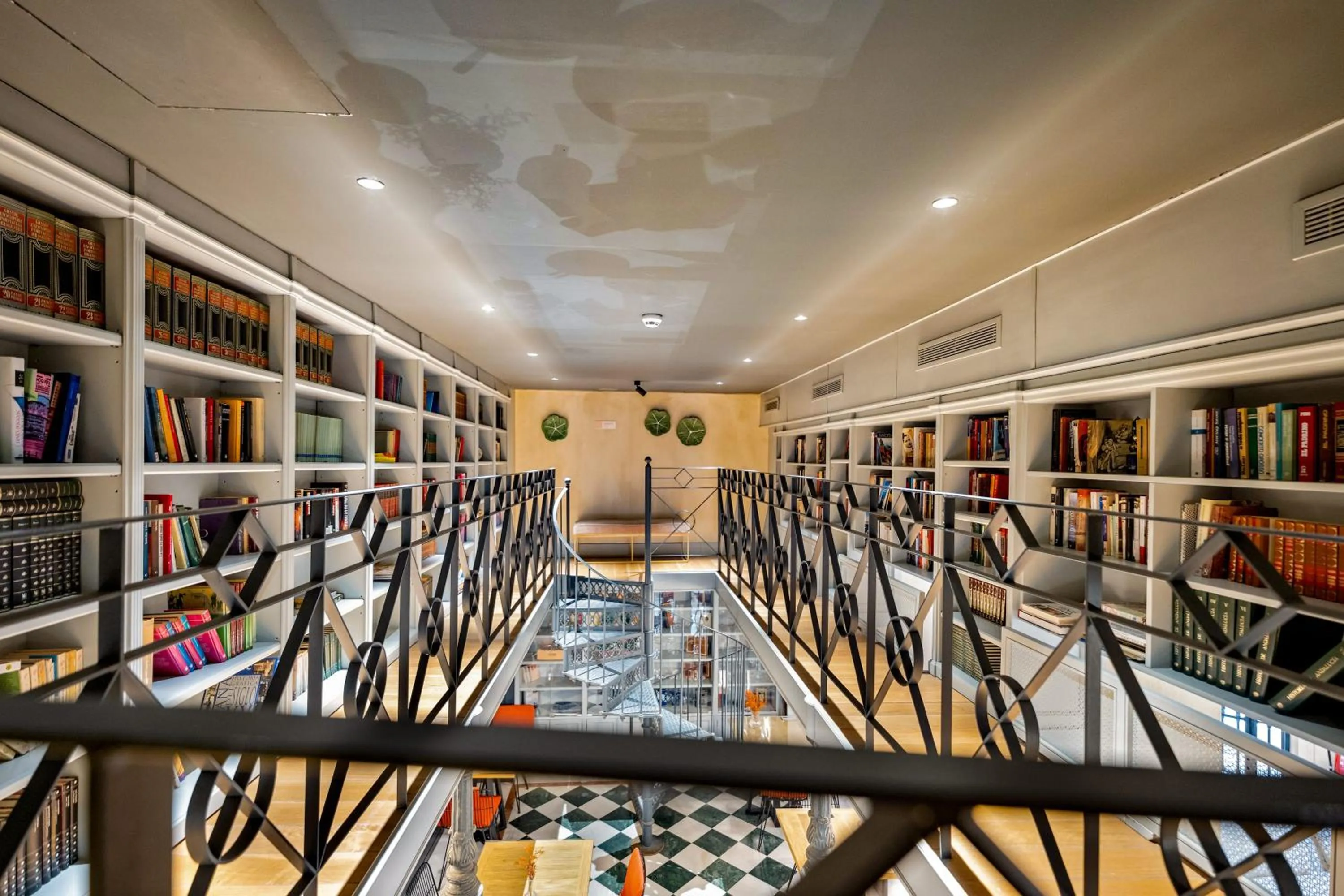 Library in Joya del Casco Boutique Hotel by Shiadu