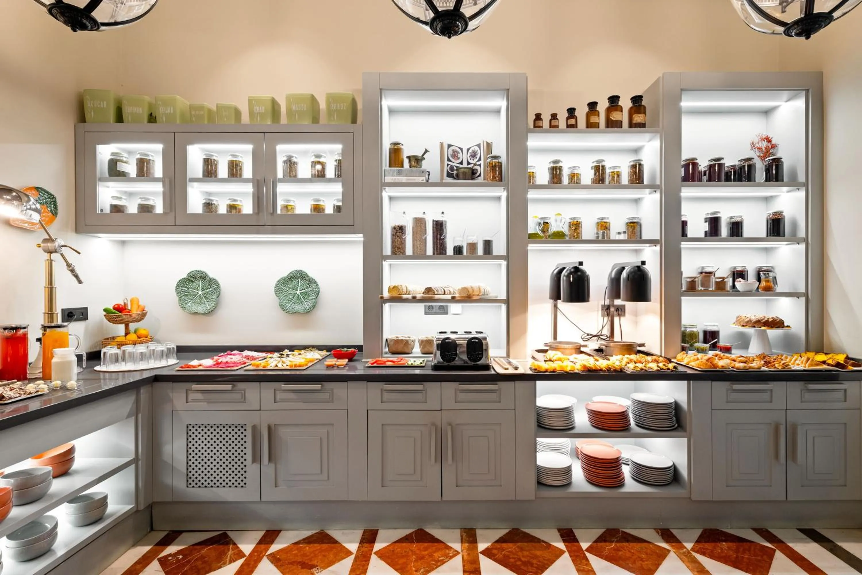 Food and drinks in Joya del Casco Boutique Hotel by Shiadu