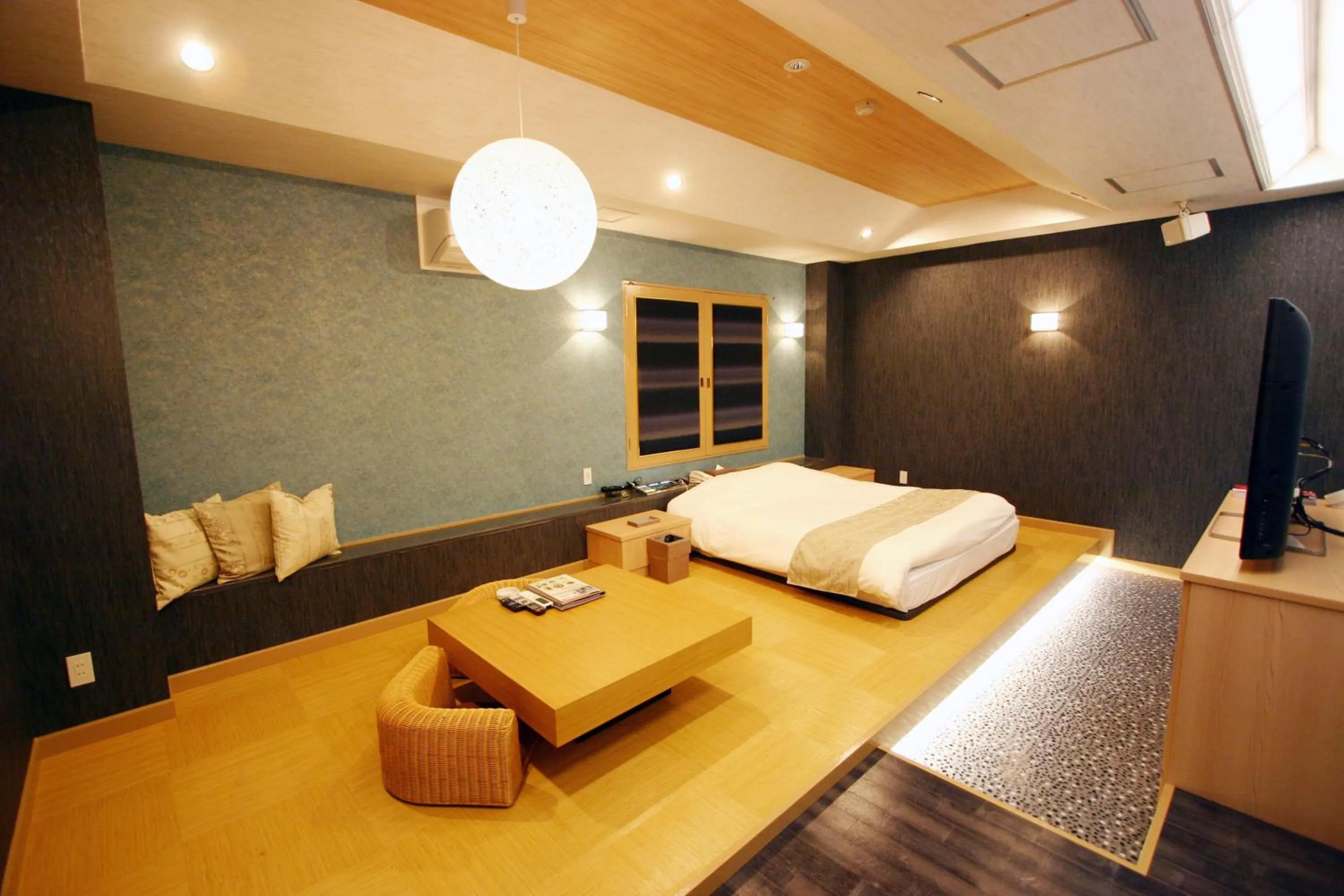 Bed in Lex Suwa (Adult Only)