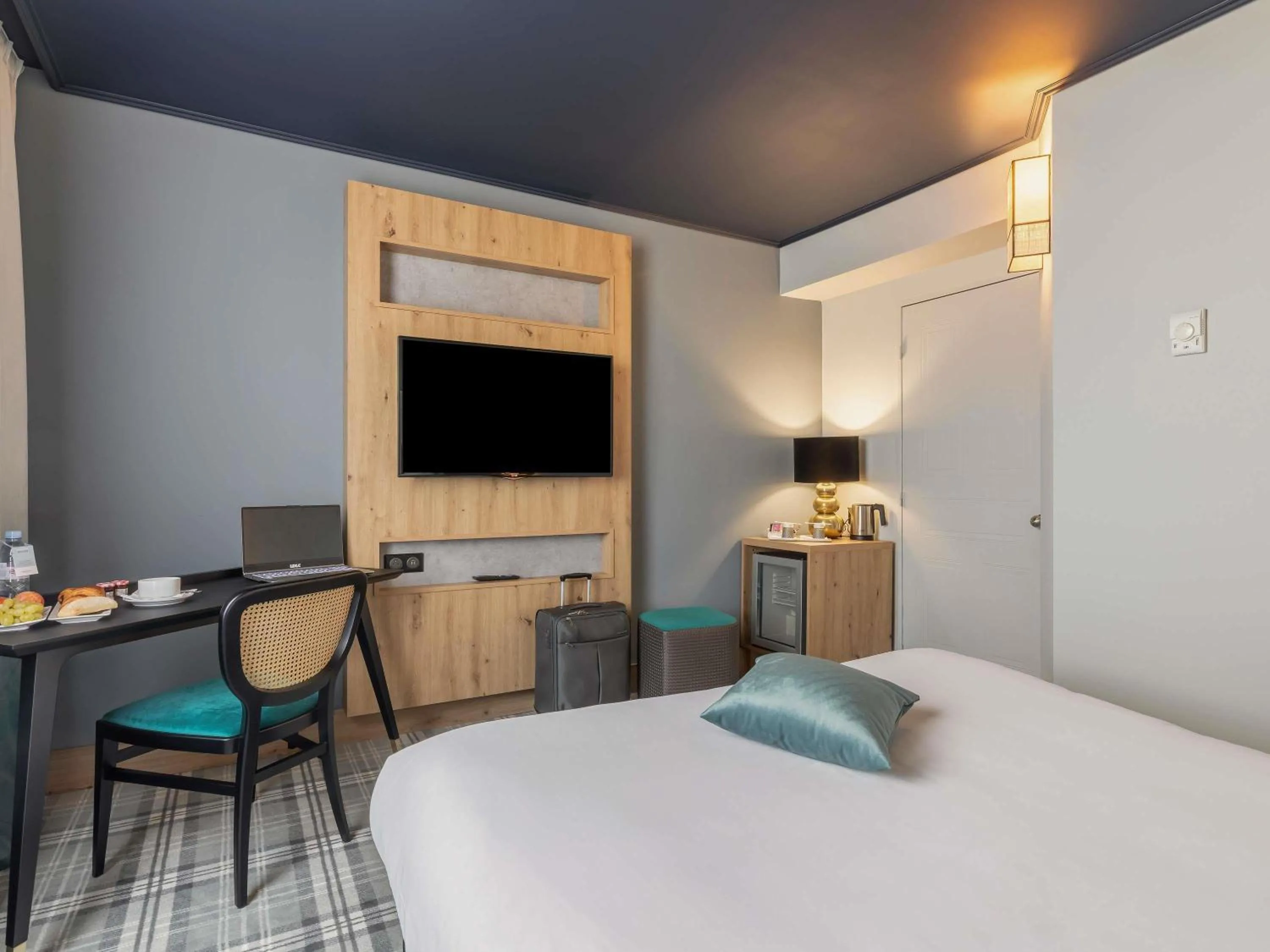 Bedroom, Bed in Mercure Lyon Est Villefontaine