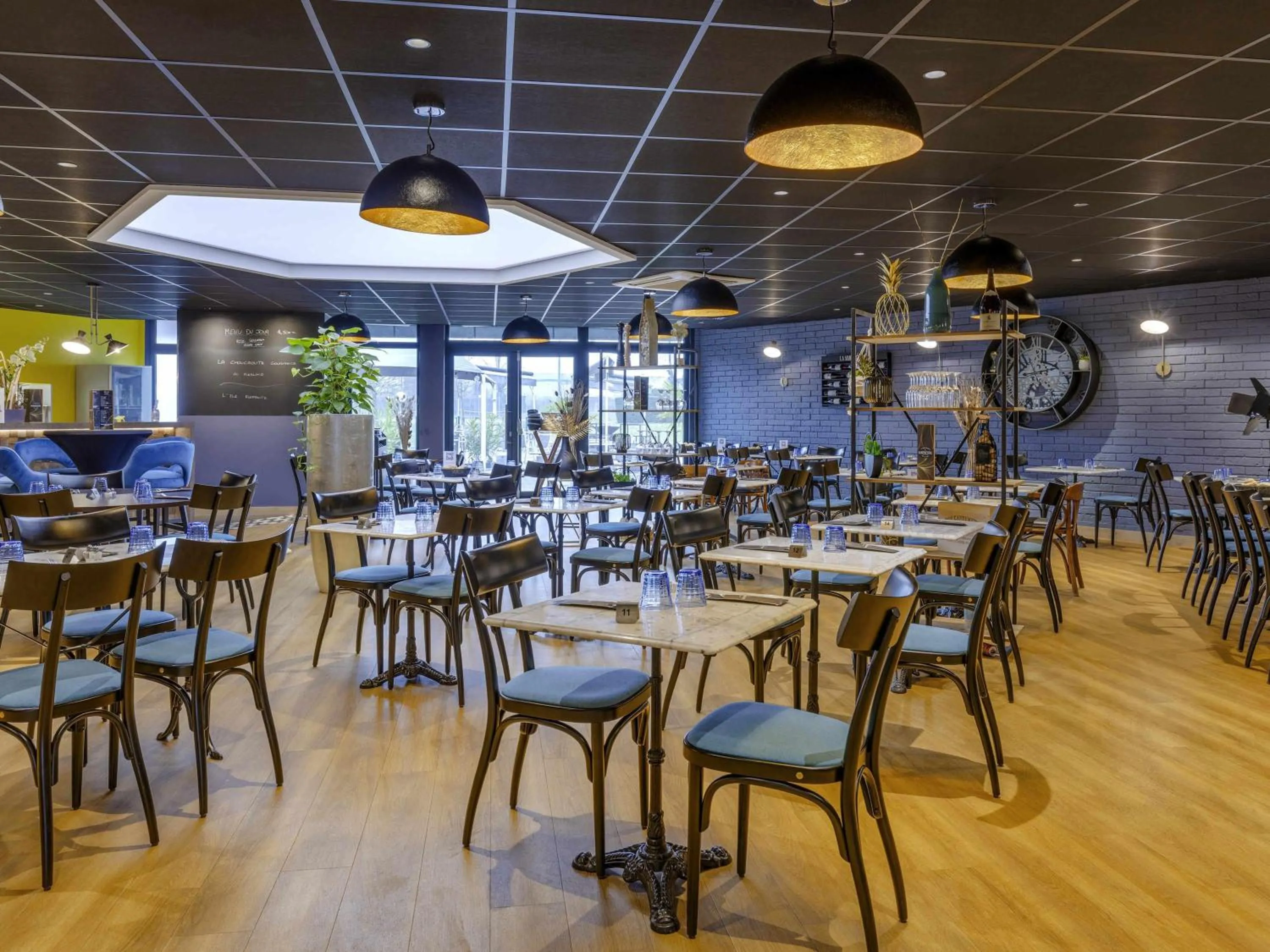 Restaurant/places to eat in Mercure Lyon Est Villefontaine