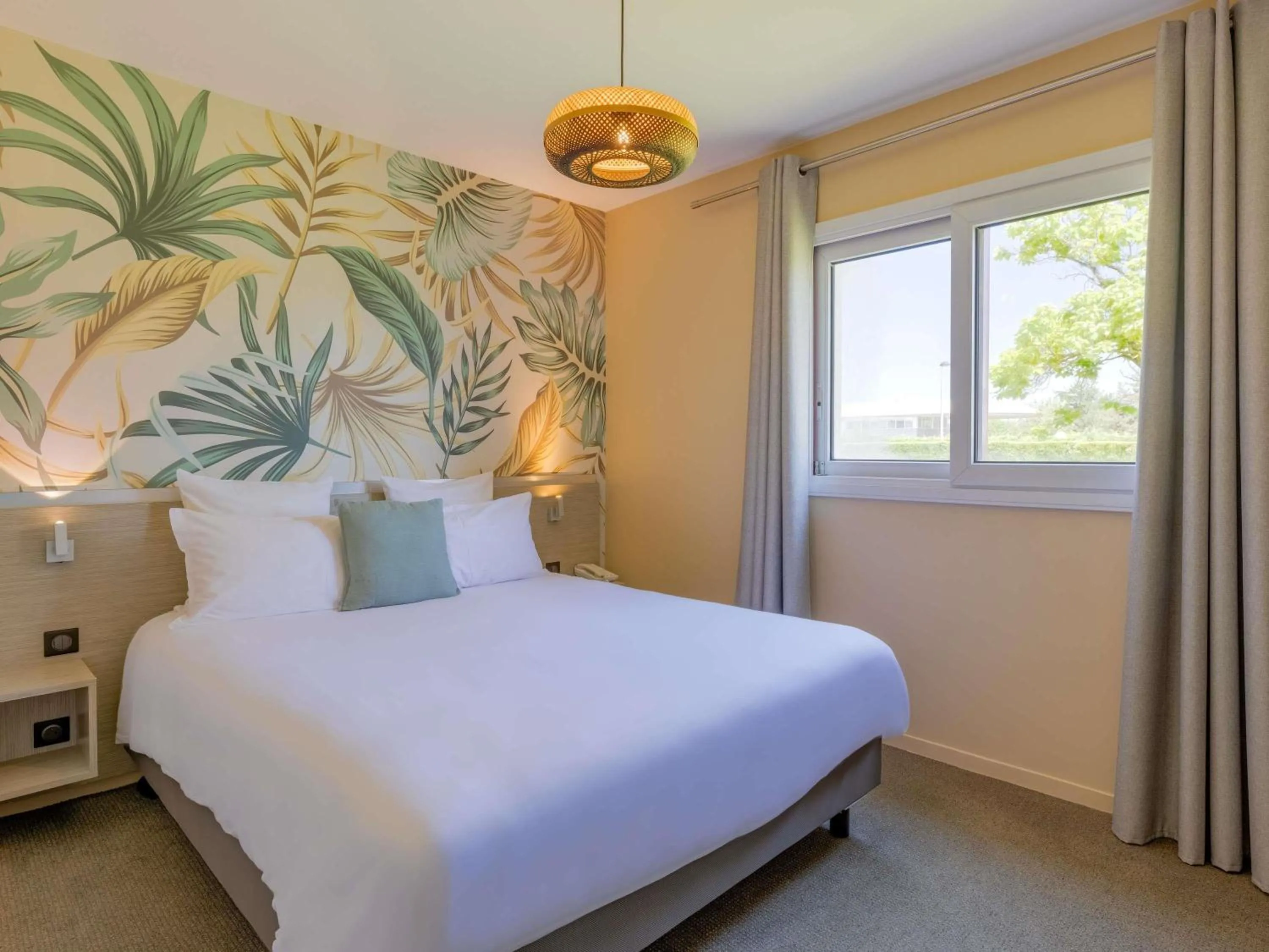 Other, Bed in Mercure Lyon Est Villefontaine