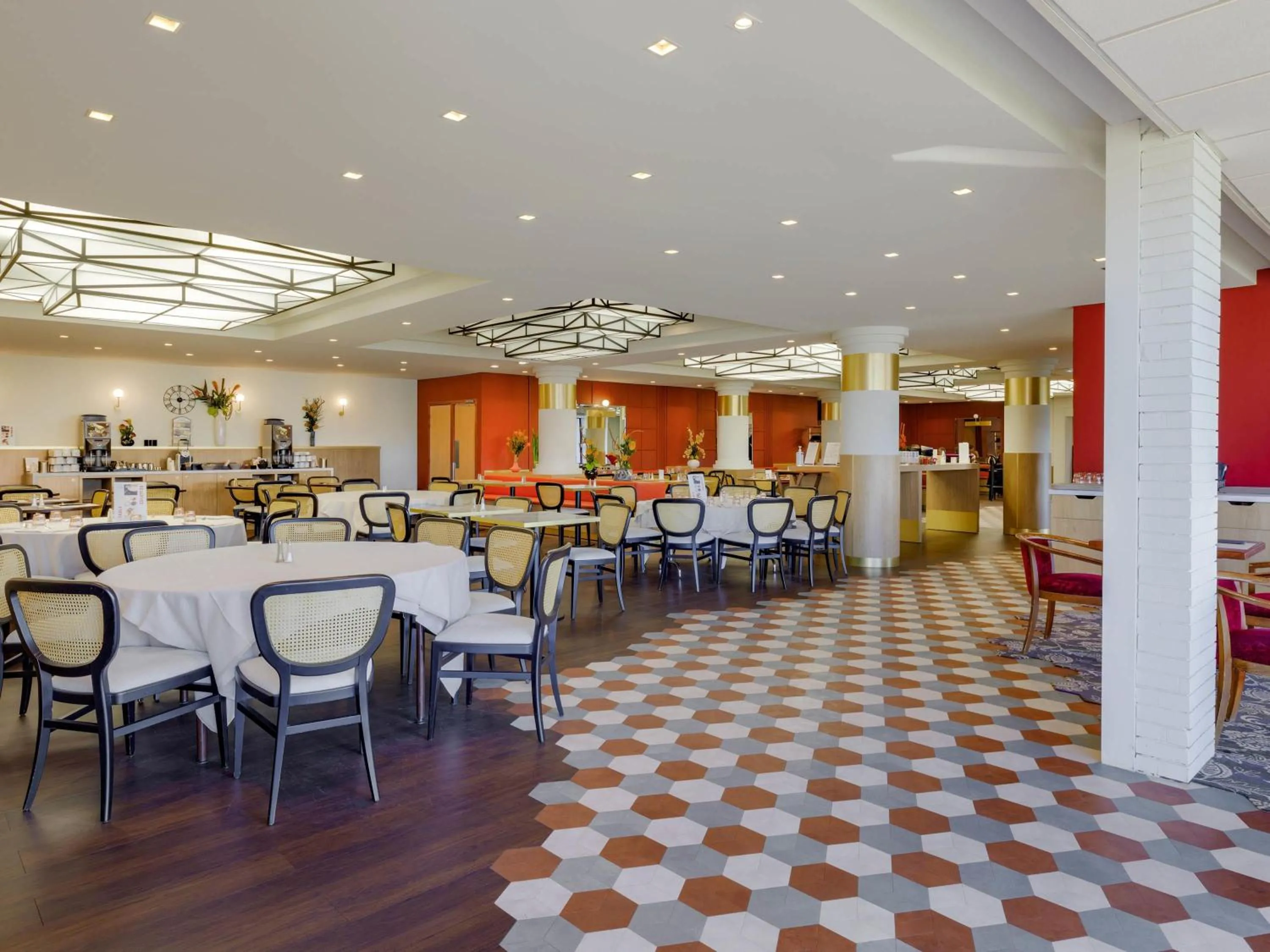 Restaurant/places to eat in Mercure Lyon Est Villefontaine