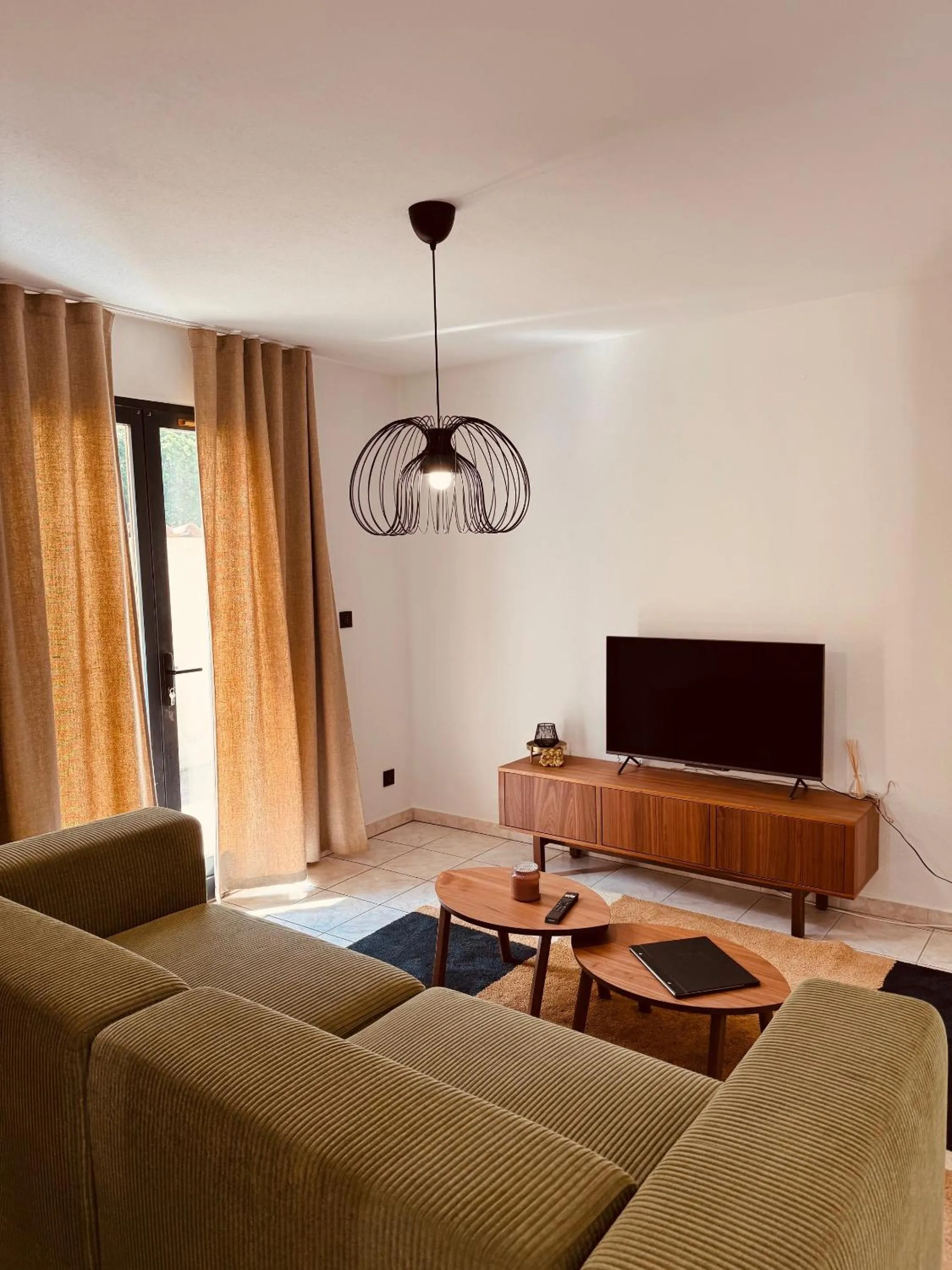 Communal lounge/ TV room in Les Villas du Domaine de Suzel