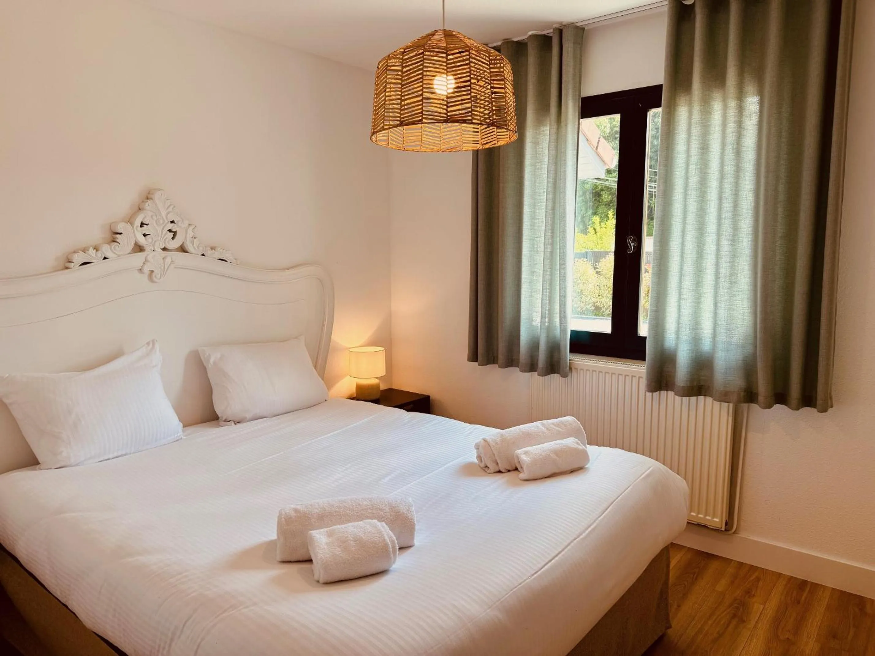 Bedroom, Bed in Les Villas du Domaine de Suzel